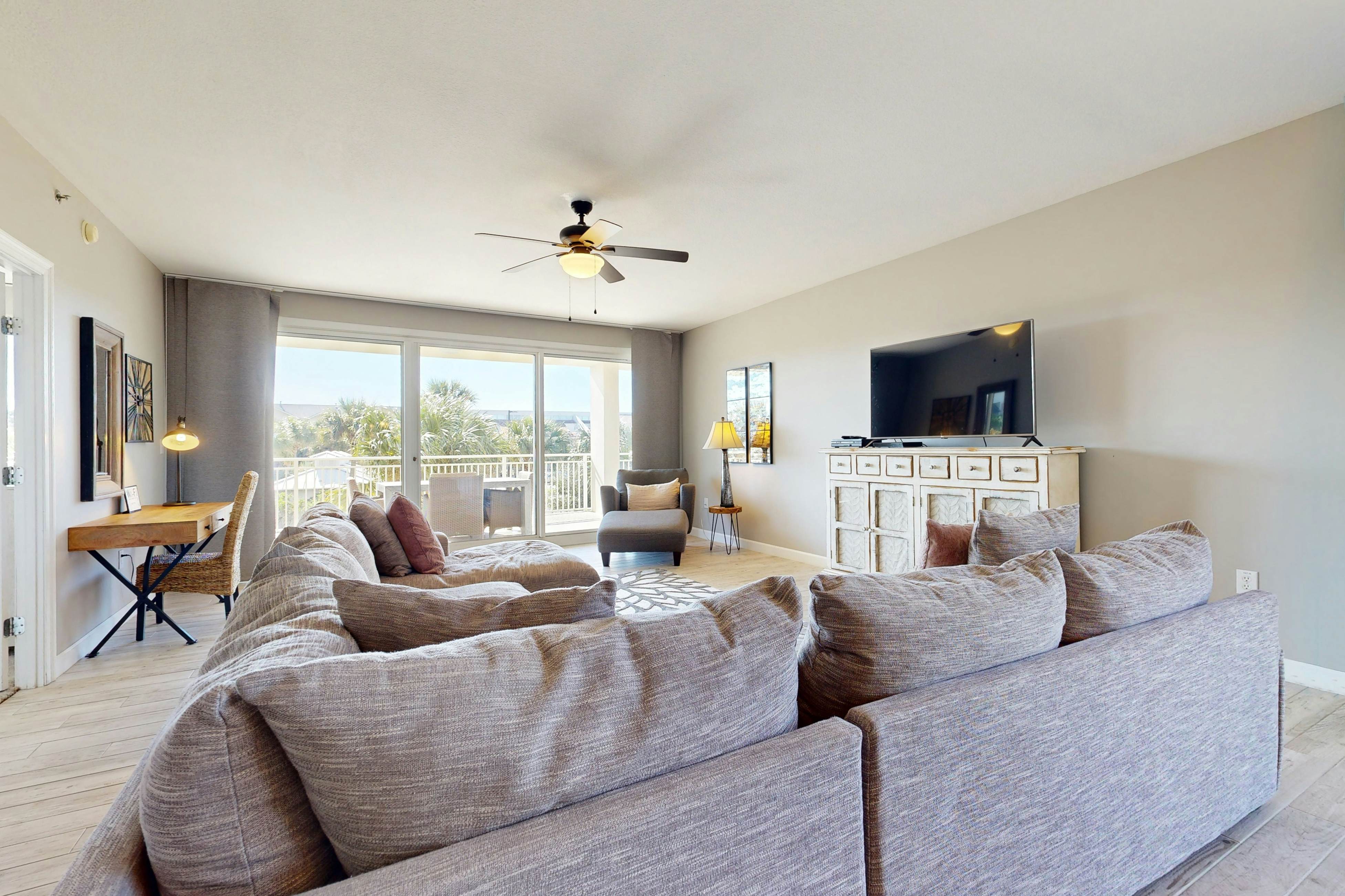 Beautiful beach home w/shared fitness center & pool/balcony + near beach access