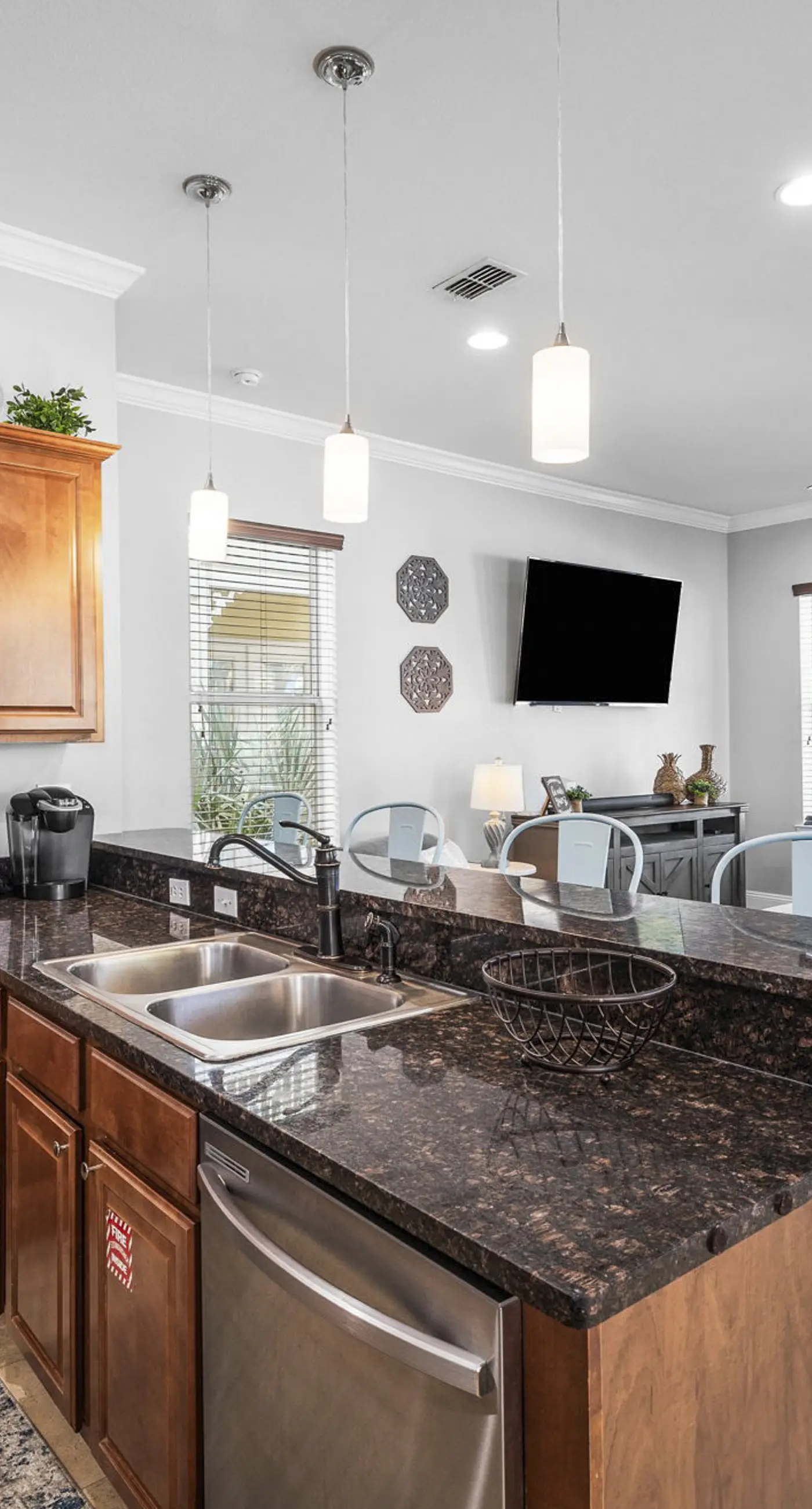 Three-Story Home w/Washer/Dryer, Gas Grill, Central A/C, & Shared Pool, Hot Tub