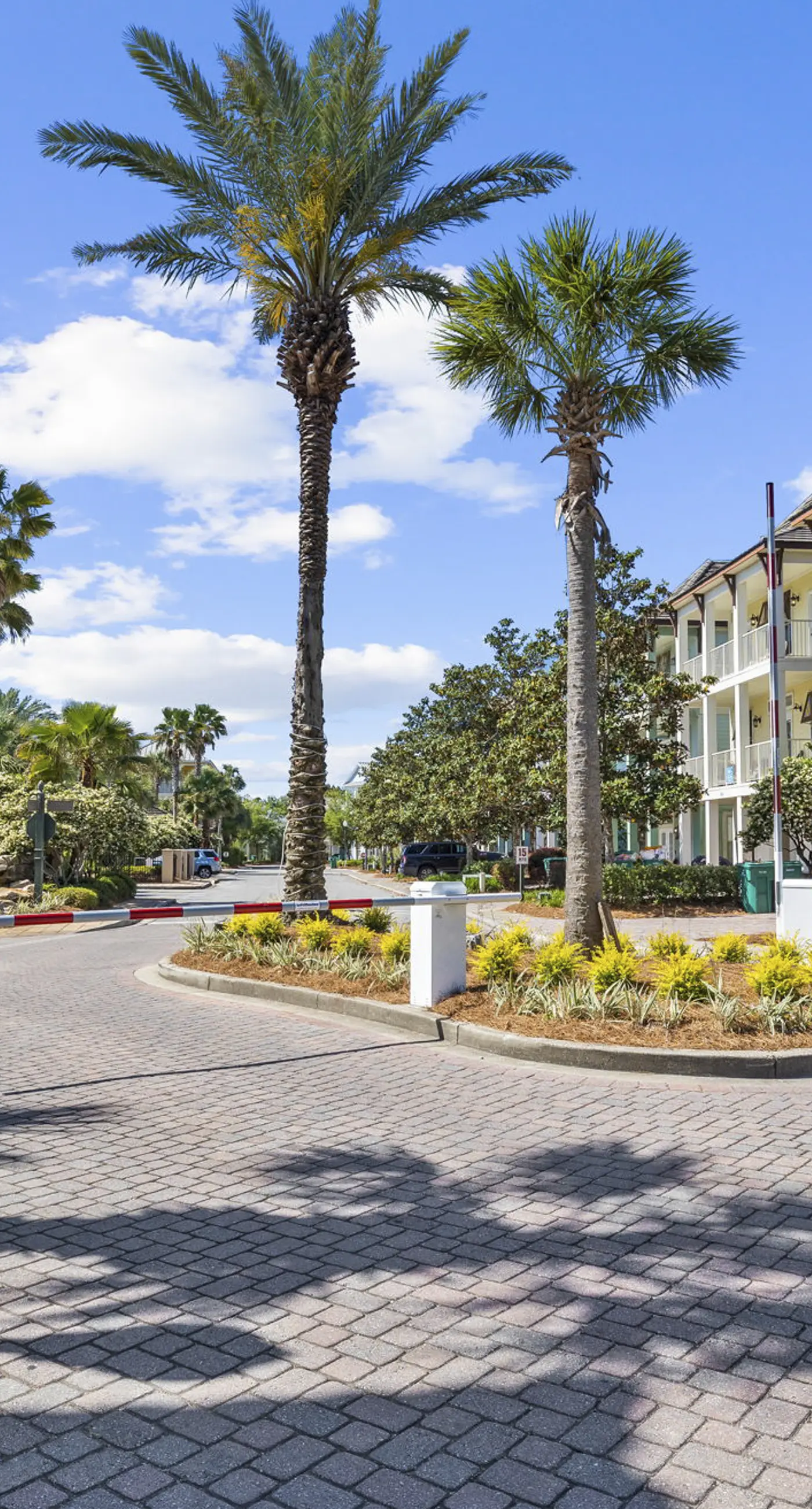 Three-Story Home w/Washer/Dryer, Gas Grill, Central A/C, & Shared Pool, Hot Tub