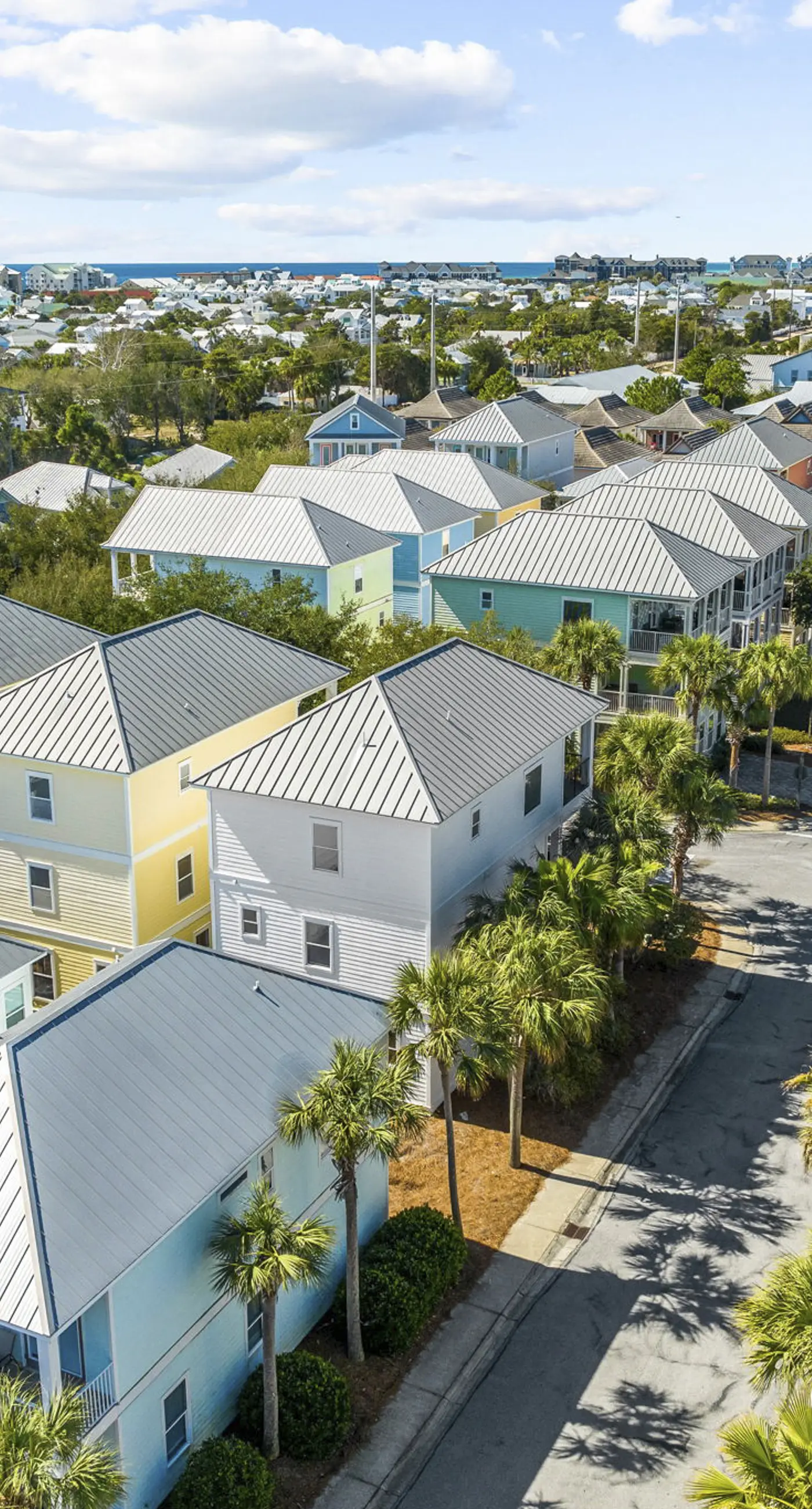 Three-Story Home w/Washer/Dryer, Gas Grill, Central A/C, & Shared Pool, Hot Tub