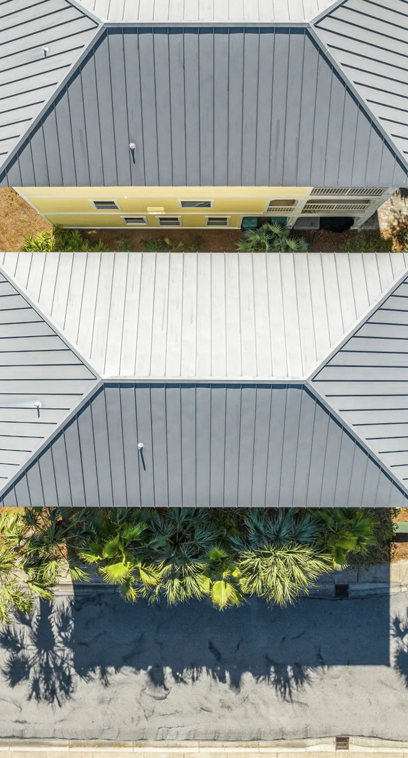 Three-Story Home w/Washer/Dryer, Gas Grill, Central A/C, & Shared Pool, Hot Tub