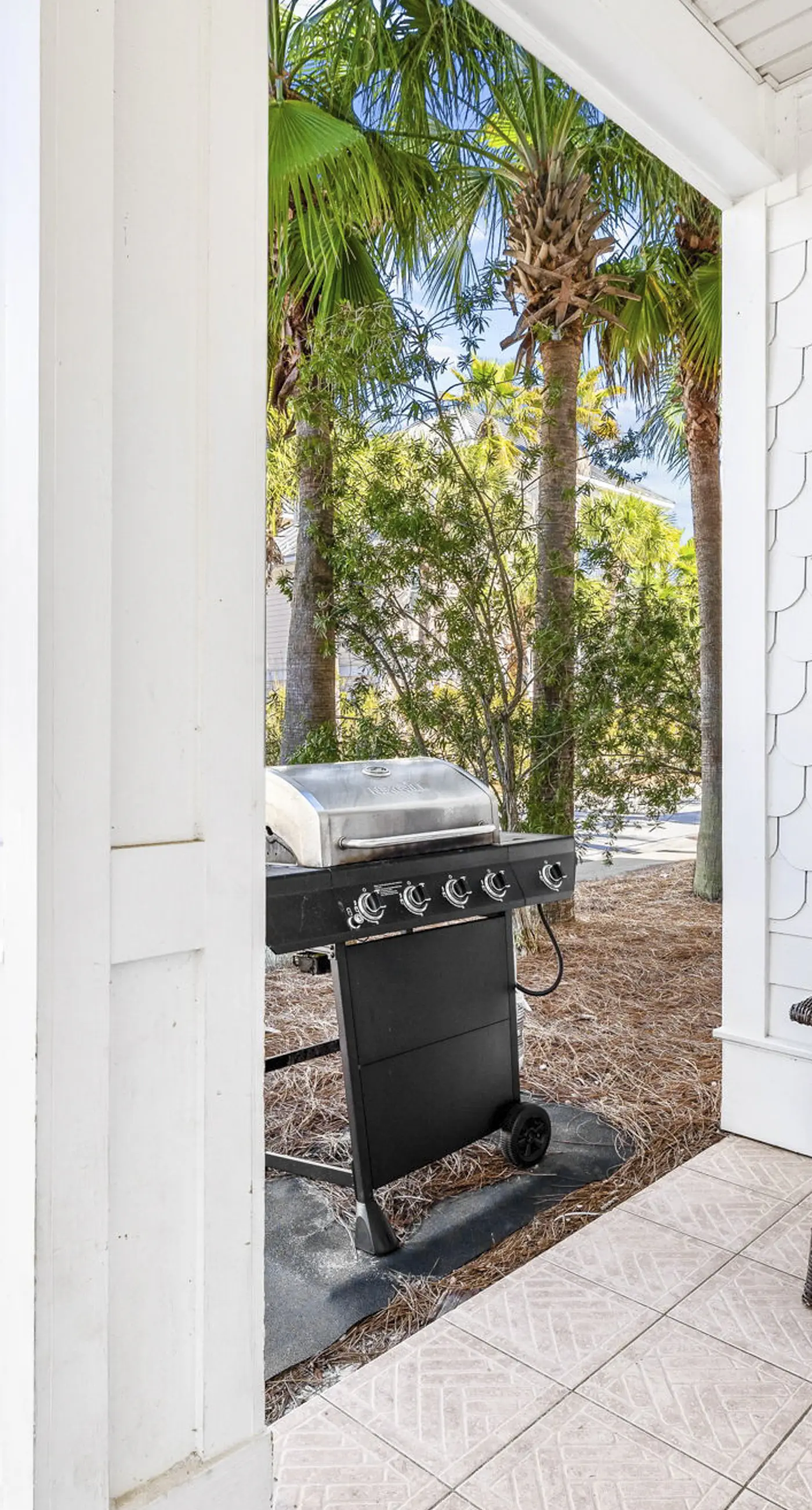 Three-Story Home w/Washer/Dryer, Gas Grill, Central A/C, & Shared Pool, Hot Tub