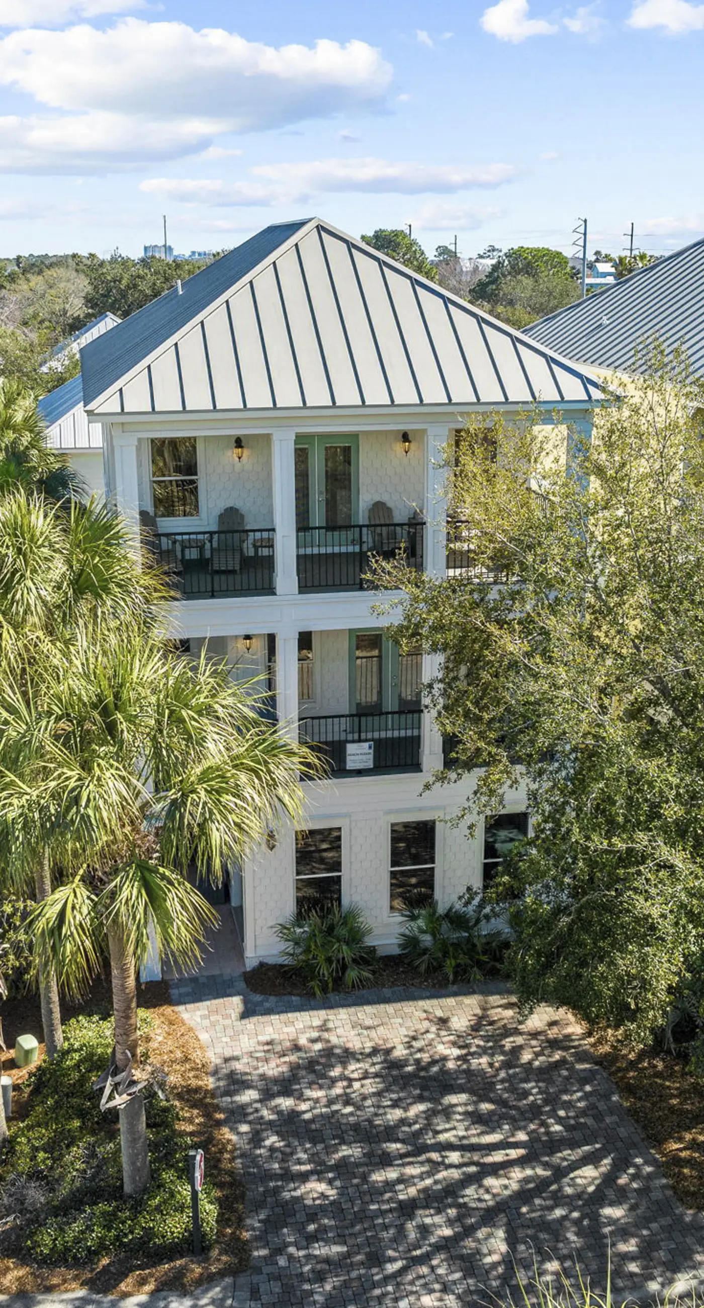 Three-Story Home w/Washer/Dryer, Gas Grill, Central A/C, & Shared Pool, Hot Tub