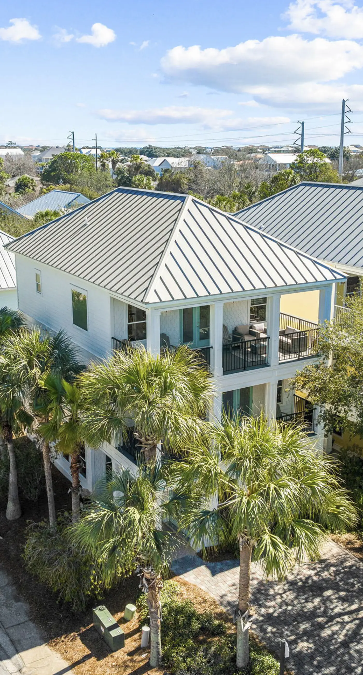 Three-Story Home w/Washer/Dryer, Gas Grill, Central A/C, & Shared Pool, Hot Tub