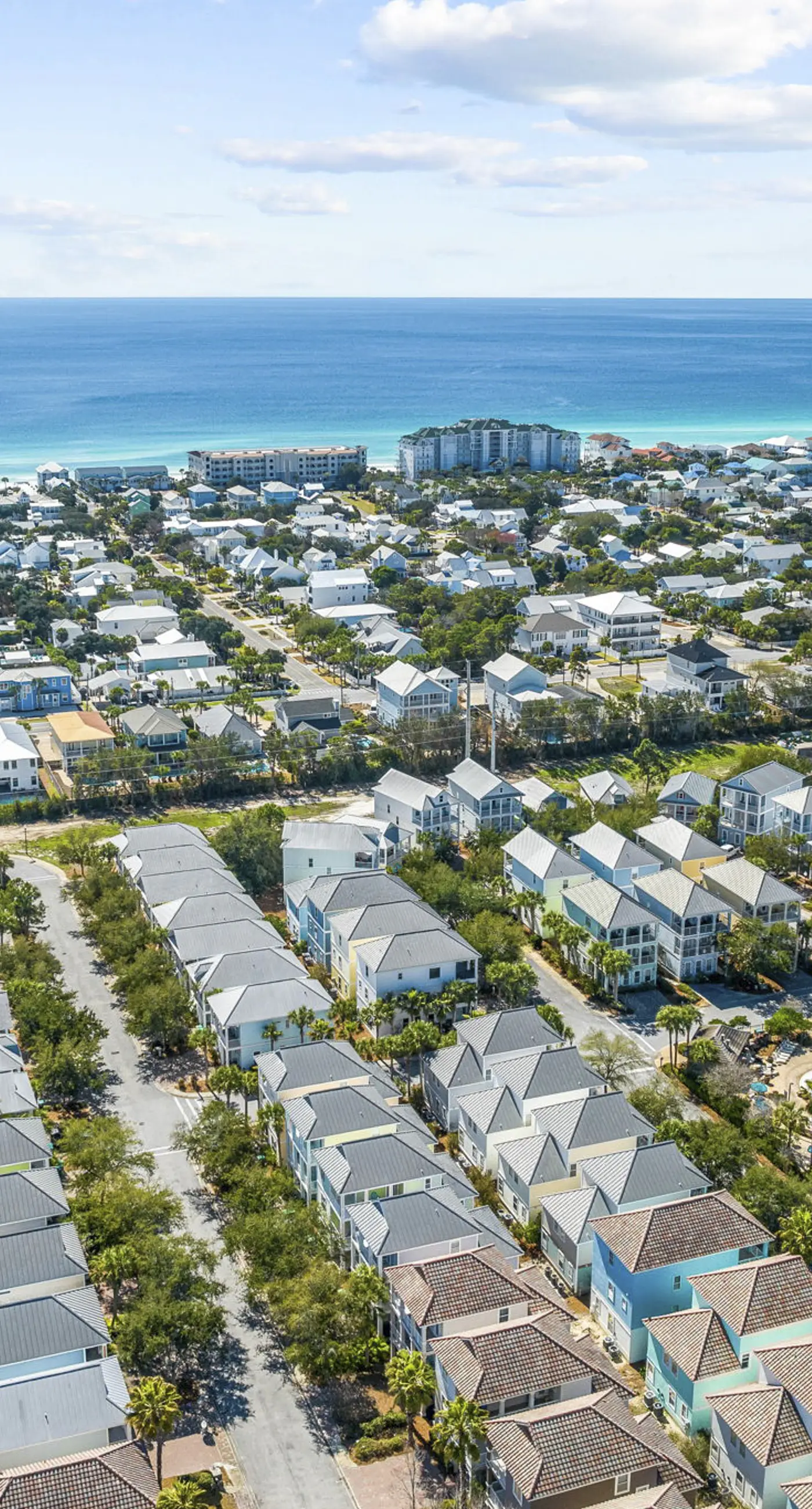 Three-Story Home w/Washer/Dryer, Gas Grill, Central A/C, & Shared Pool, Hot Tub