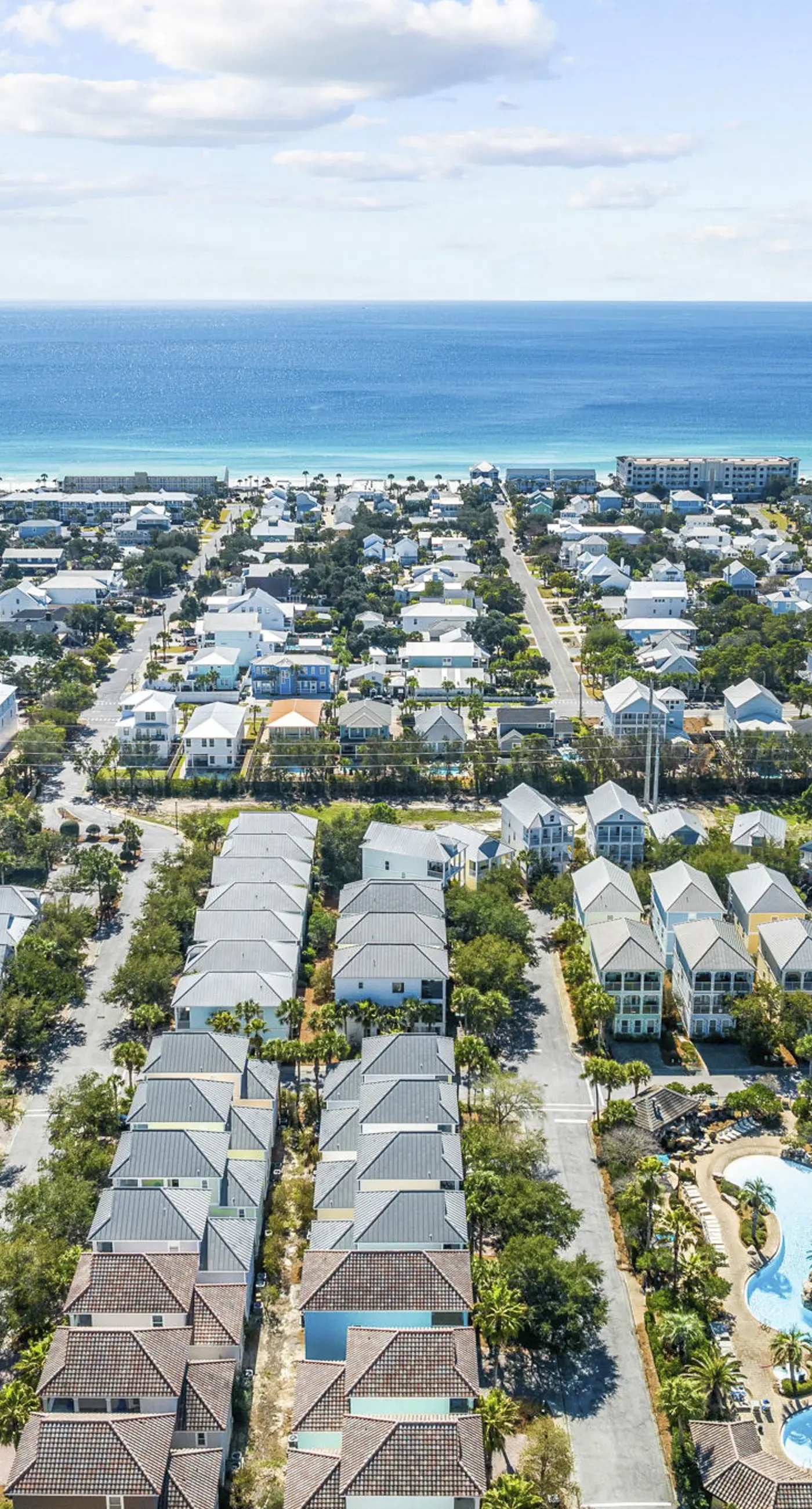 Three-Story Home w/Washer/Dryer, Gas Grill, Central A/C, & Shared Pool, Hot Tub