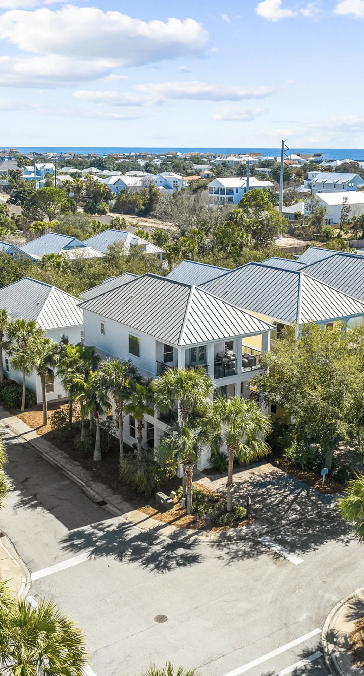 Three-Story Home w/Washer/Dryer, Gas Grill, Central A/C, & Shared Pool, Hot Tub