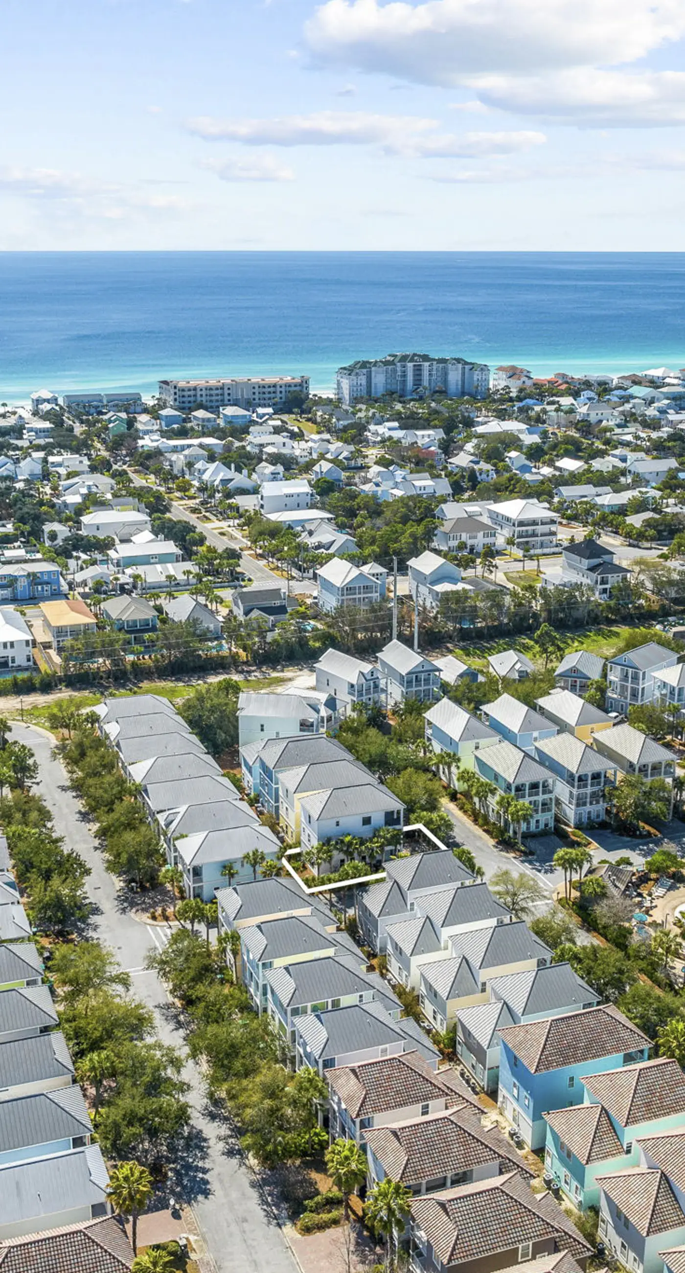 Three-Story Home w/Washer/Dryer, Gas Grill, Central A/C, & Shared Pool, Hot Tub