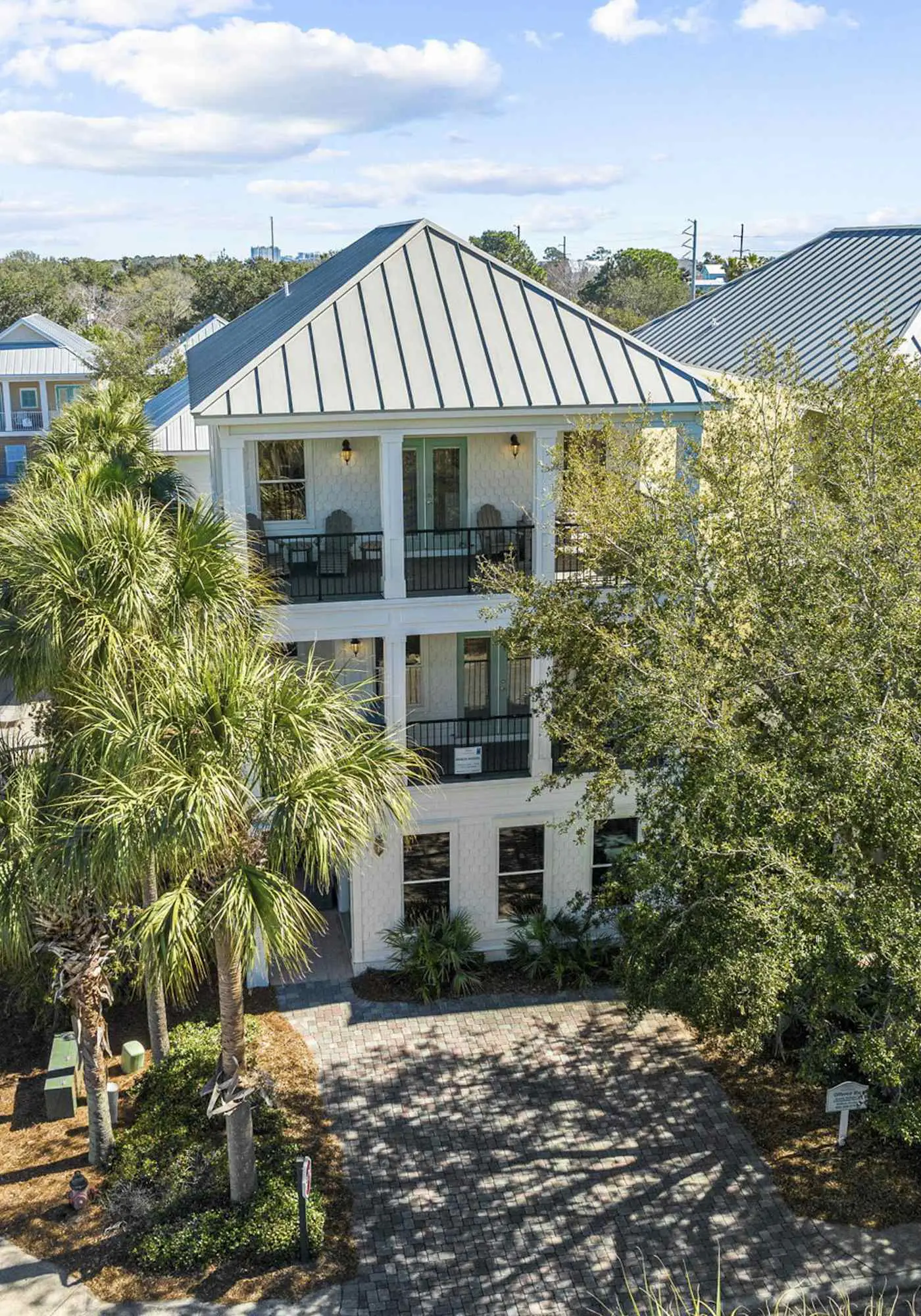 Three-Story Home w/Washer/Dryer, Gas Grill, Central A/C, & Shared Pool, Hot Tub