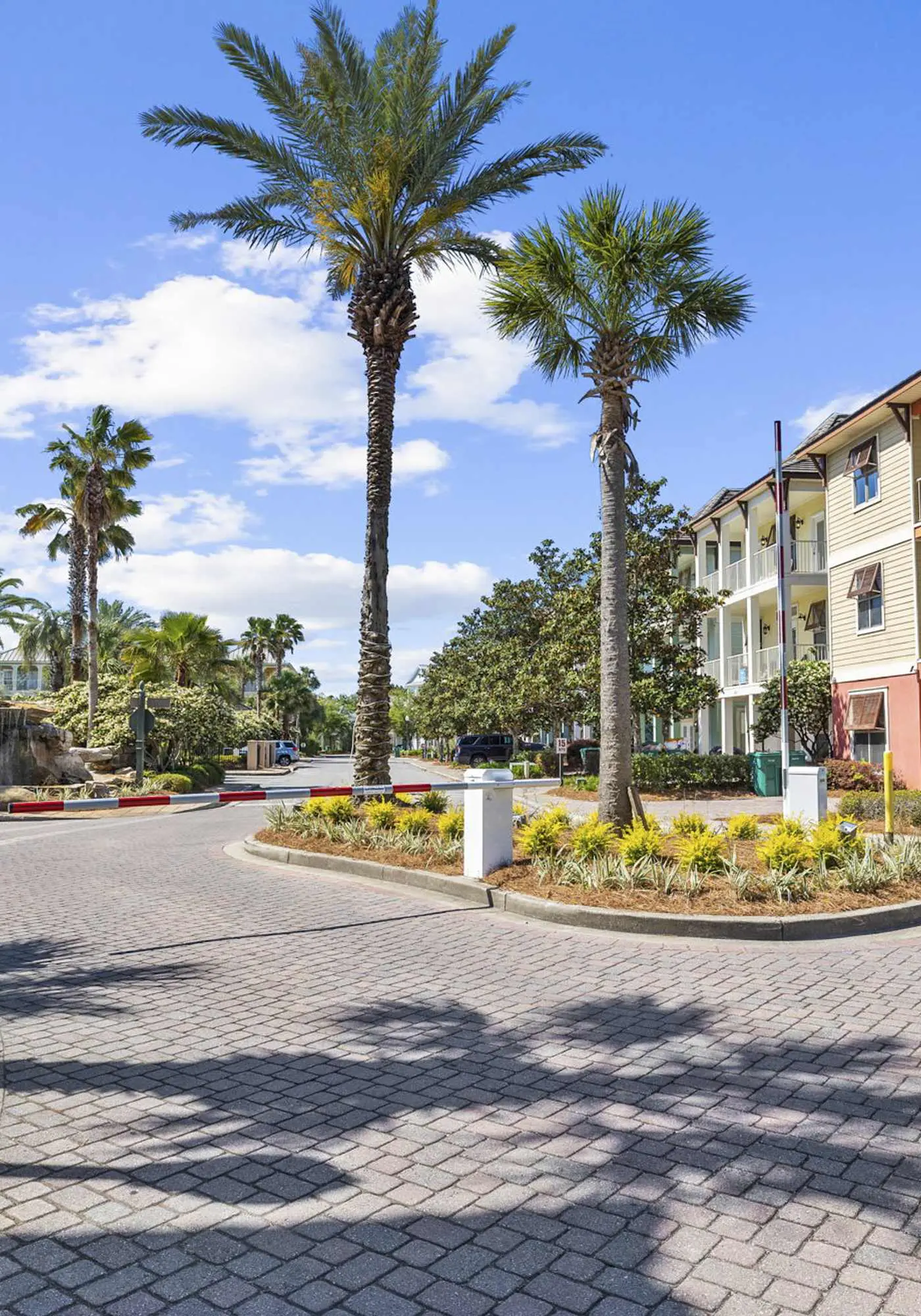 Three-Story Home w/Washer/Dryer, Gas Grill, Central A/C, & Shared Pool, Hot Tub