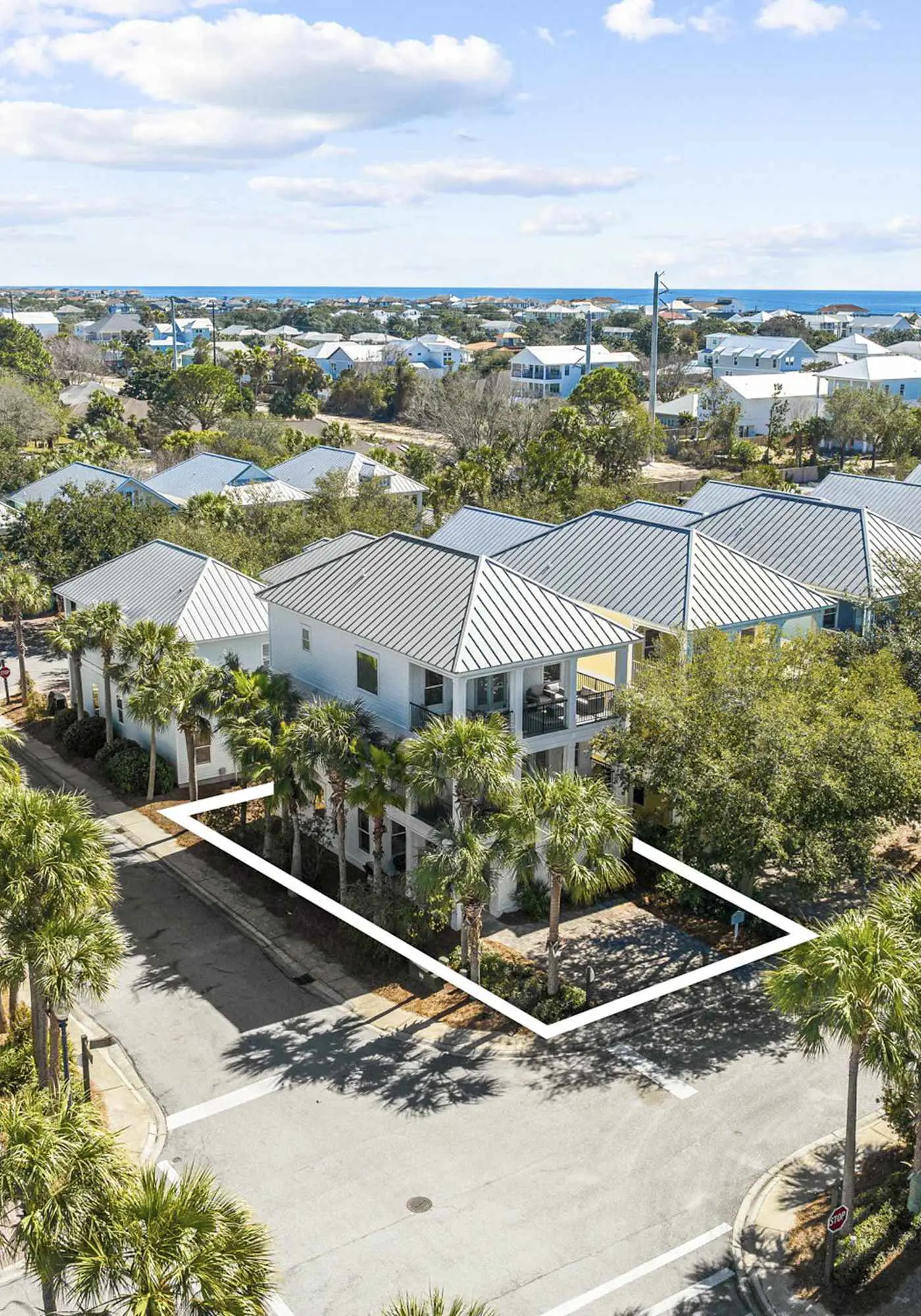 Three-Story Home w/Washer/Dryer, Gas Grill, Central A/C, & Shared Pool, Hot Tub