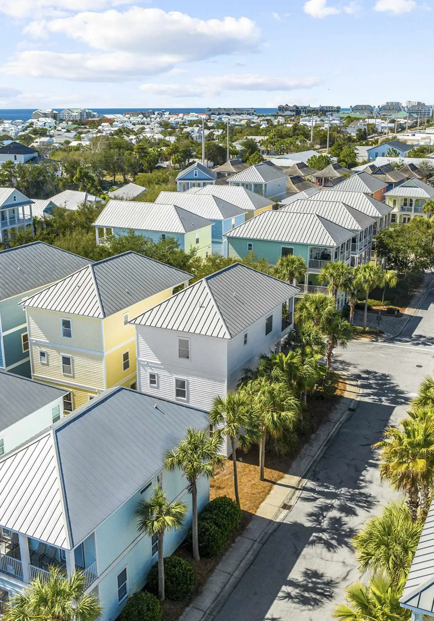 Three-Story Home w/Washer/Dryer, Gas Grill, Central A/C, & Shared Pool, Hot Tub