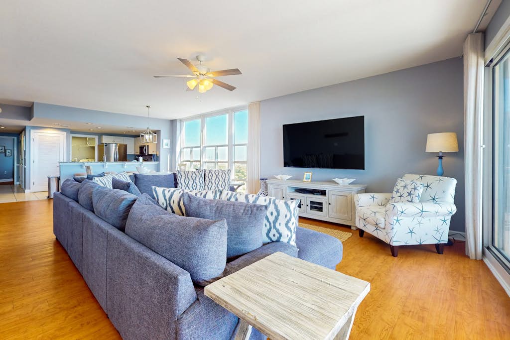 Sterling Shores 601 Beachy condo w/ gulf view, shared pool, beach access, & spacious balcony