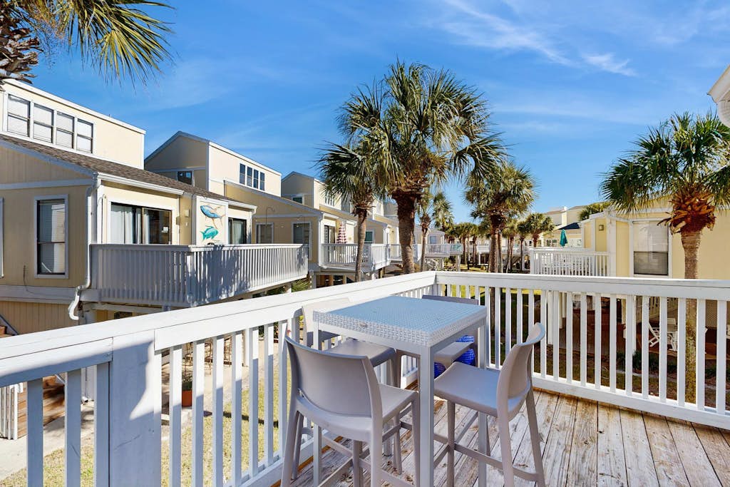 Coastal Condo with Shared Pool, Hot Tub, Private Washer/Dryer, and Beach Access