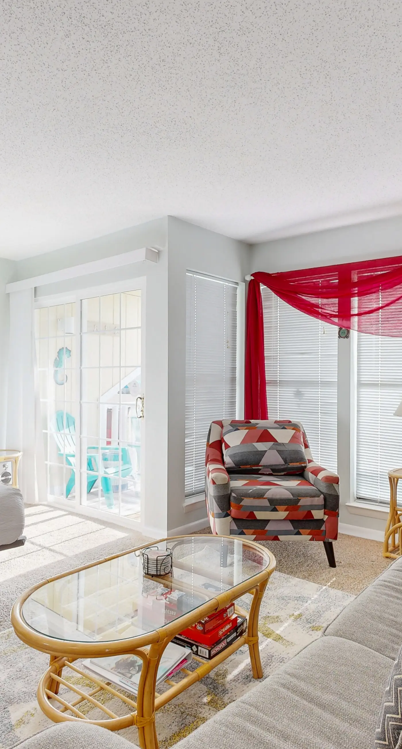 Charming Studio with Murphy Bed and Full Kitchen - Walk to the Beach