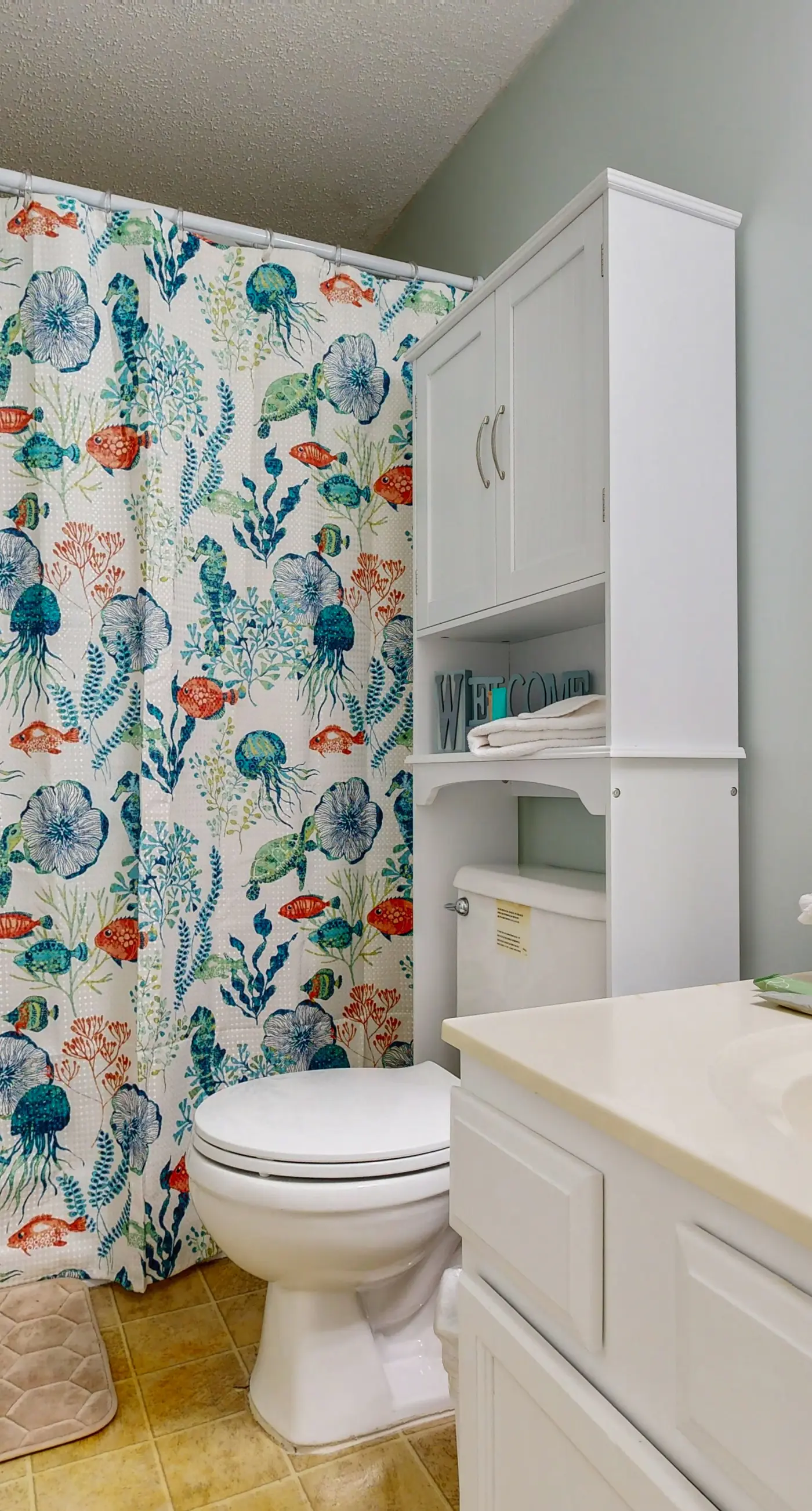 Charming Studio with Murphy Bed and Full Kitchen - Walk to the Beach