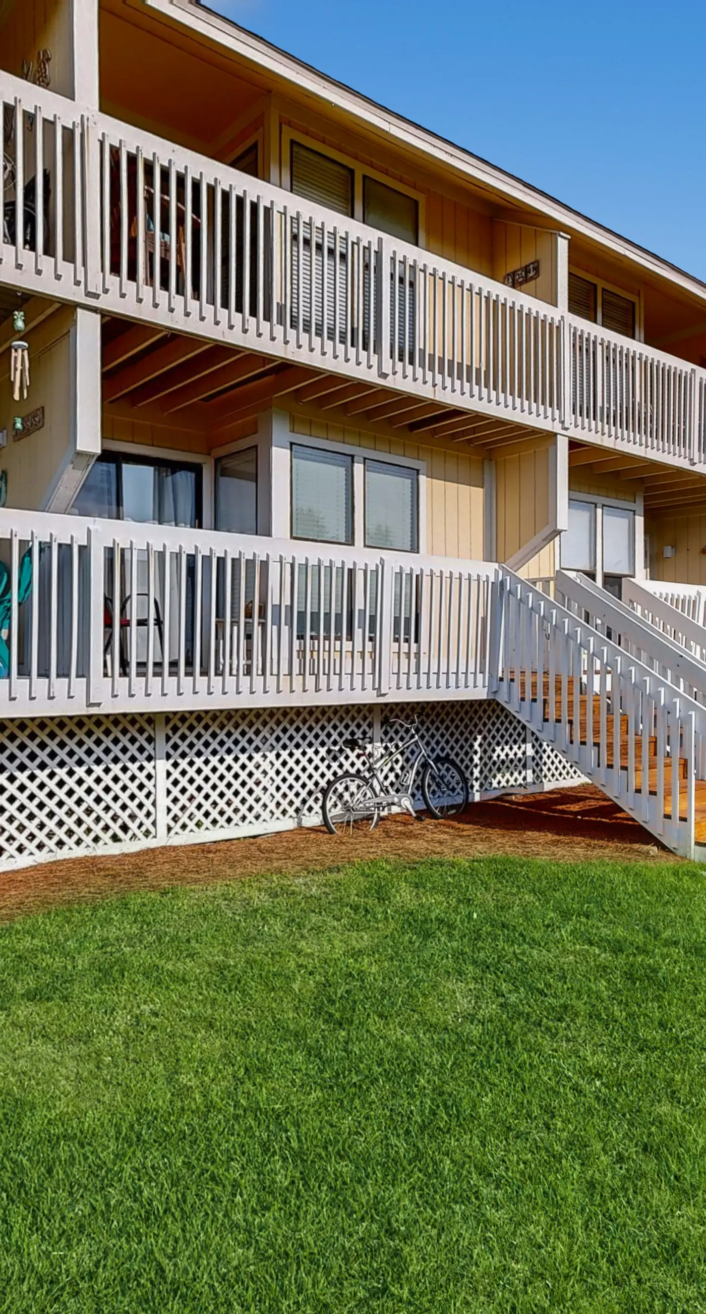 Charming Studio with Murphy Bed and Full Kitchen - Walk to the Beach