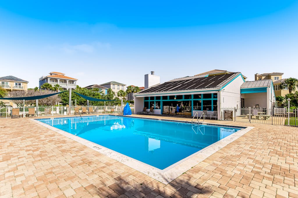 Spectacular Family House Close to Beach w/Deck, Patio, WiFi, W/D, AC, Fireplace