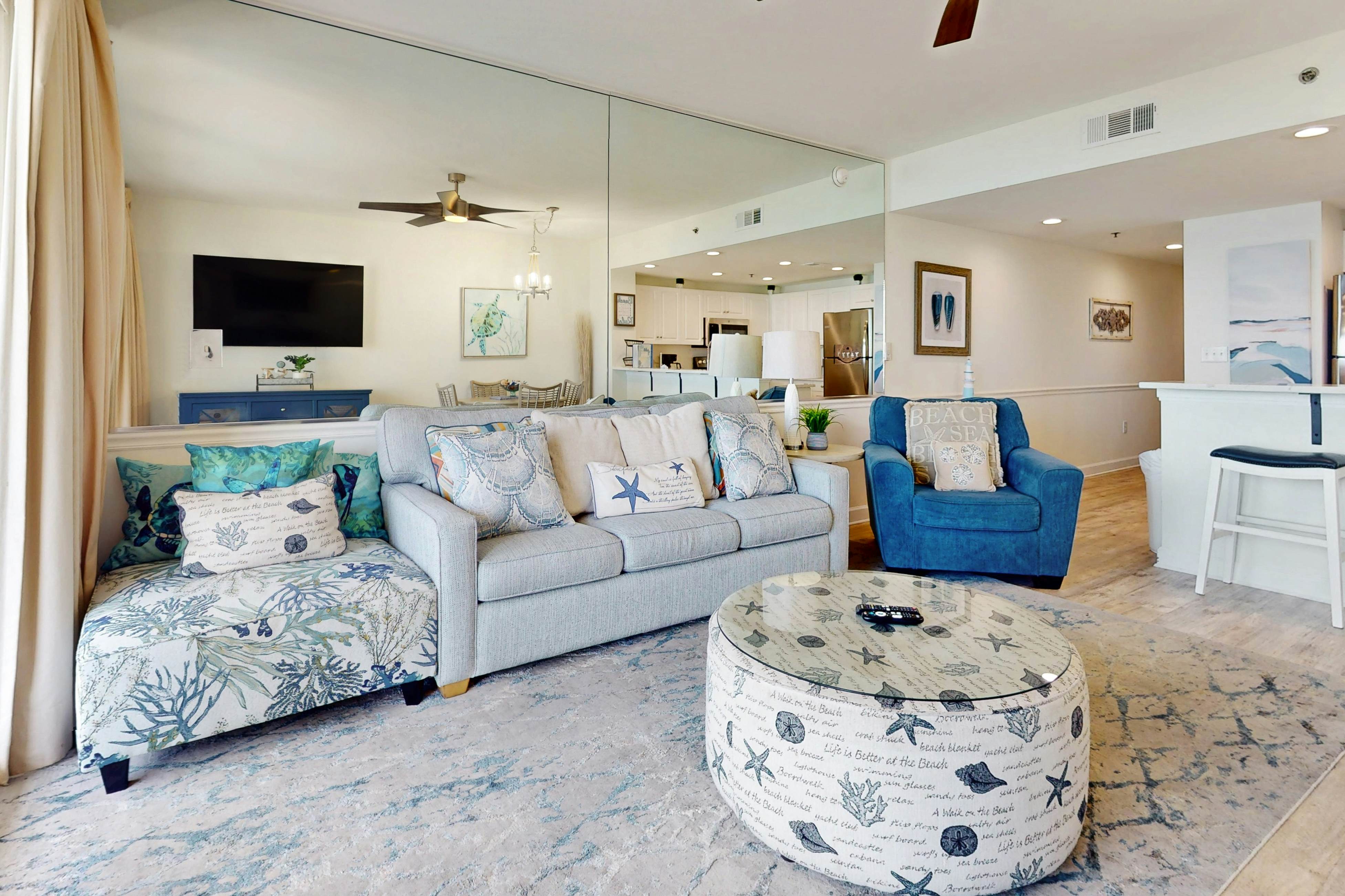 Eight Floor Condo with Shared Pools, Ocean View, High-Speed WiFi, & Central AC