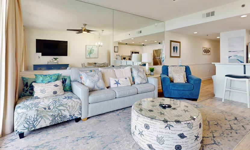 Eight Floor Condo with Shared Pools, Ocean View, High-Speed WiFi, & Central AC