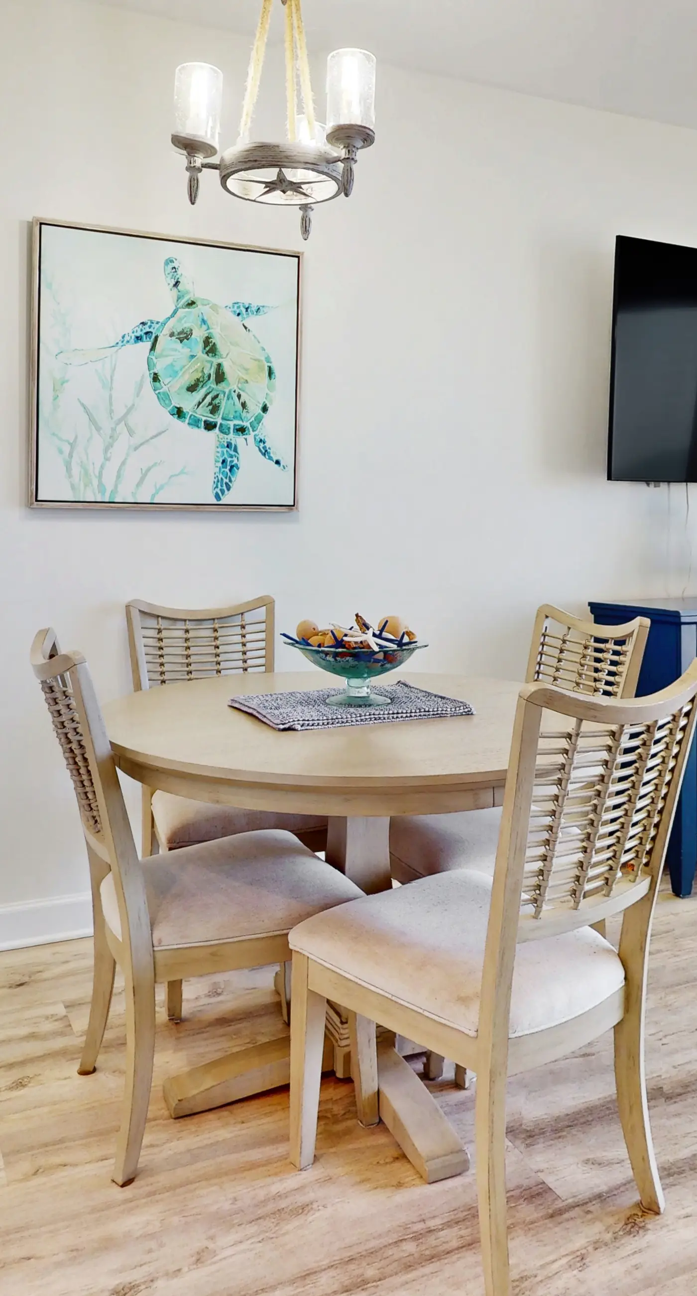 Eight Floor Condo with Shared Pools, Ocean View, High-Speed WiFi, & Central AC