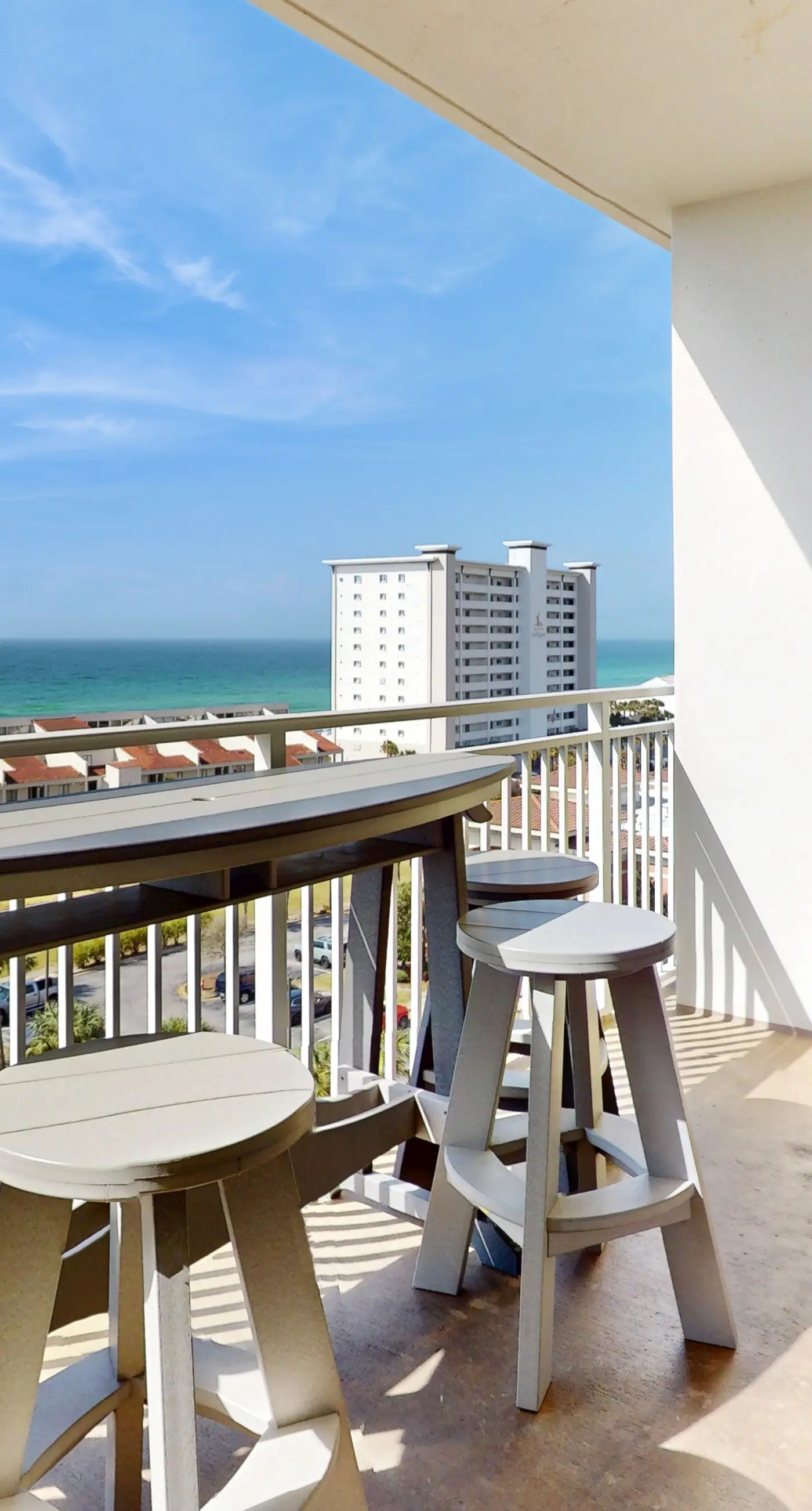Eight Floor Condo with Shared Pools, Ocean View, High-Speed WiFi, & Central AC