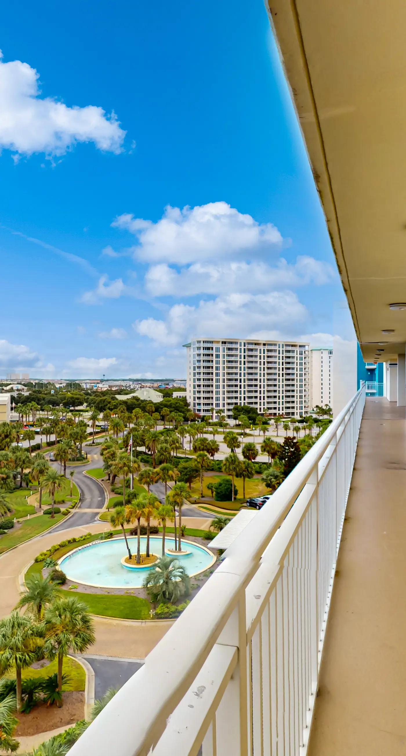 Eight Floor Condo with Shared Pools, Ocean View, High-Speed WiFi, & Central AC
