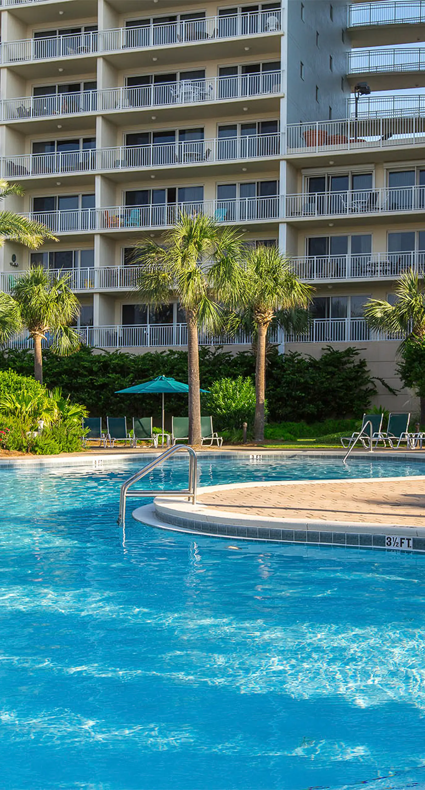 Eight Floor Condo with Shared Pools, Ocean View, High-Speed WiFi, & Central AC