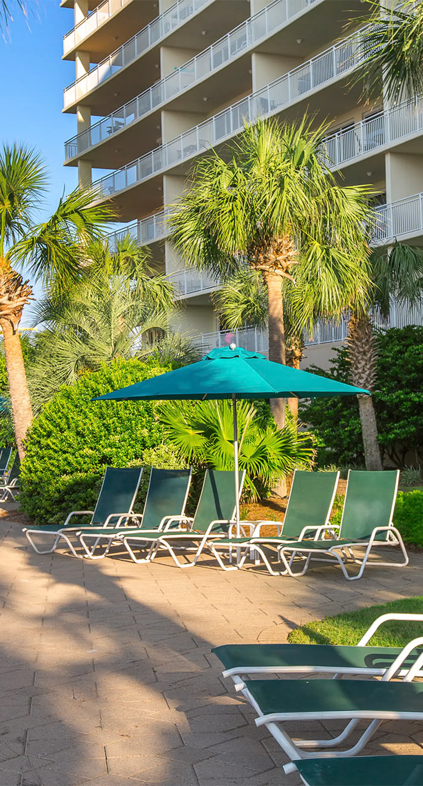 Eight Floor Condo with Shared Pools, Ocean View, High-Speed WiFi, & Central AC