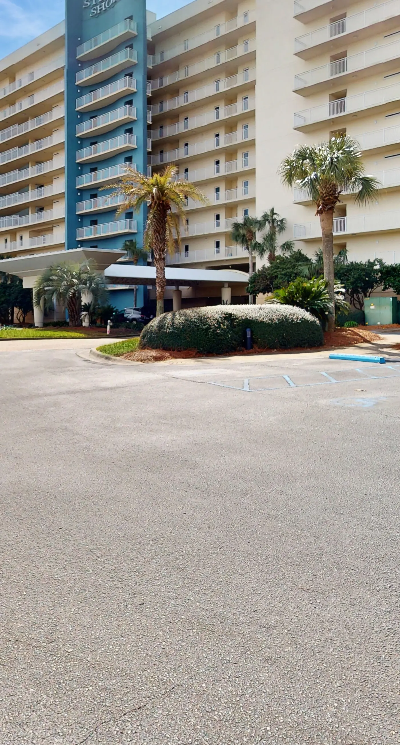 Eight Floor Condo with Shared Pools, Ocean View, High-Speed WiFi, & Central AC