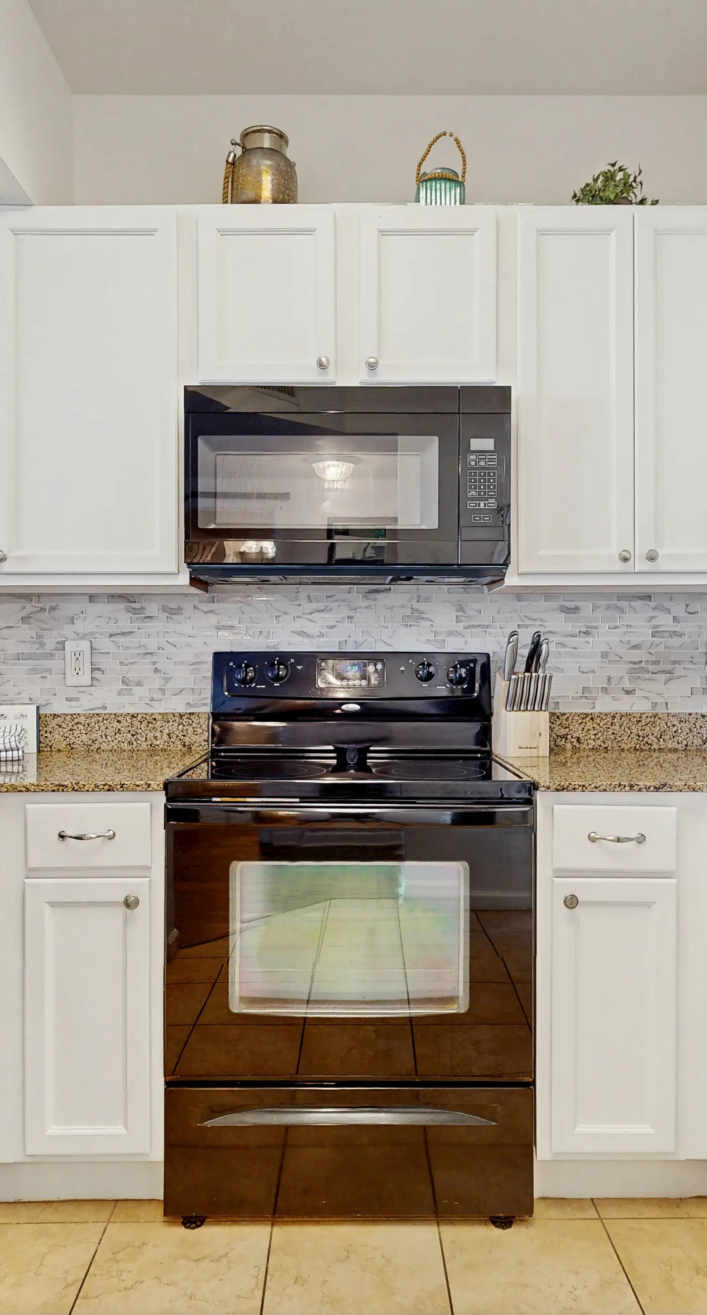 Sunlit Condo with Shared Pools, Partial Ocean Views, Fast WiFi, & Private W/D