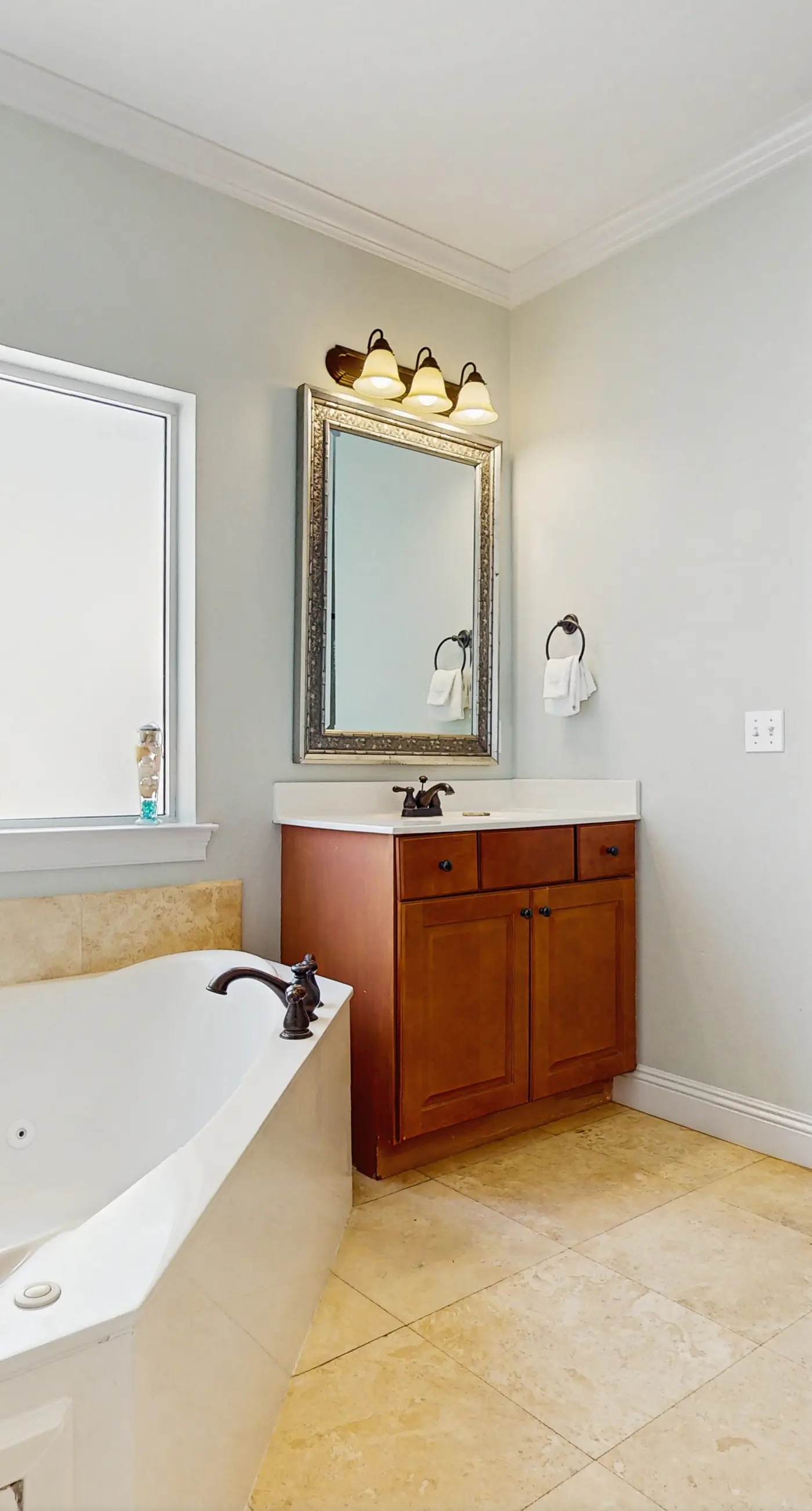 Gorgeous, multi-level home with pool, hot tub & two balconies - dog-friendly