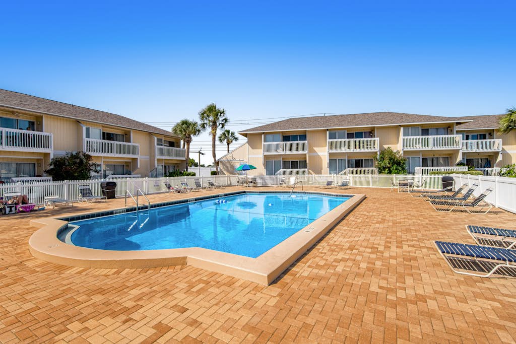 Sparkling Studio with Shared Pools, Hot Tubs, Golf, Tennis, & a Private Beach