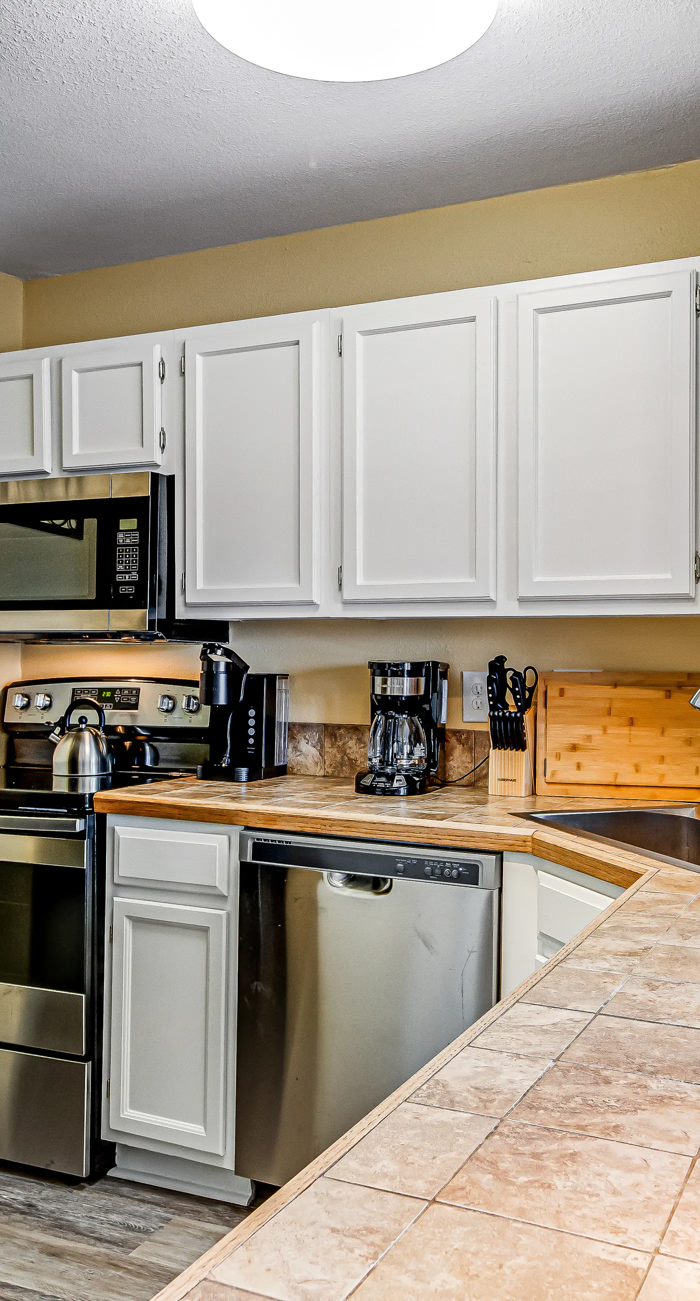 Sparkling Studio with Shared Pools, Hot Tubs, Golf, Tennis, & a Private Beach