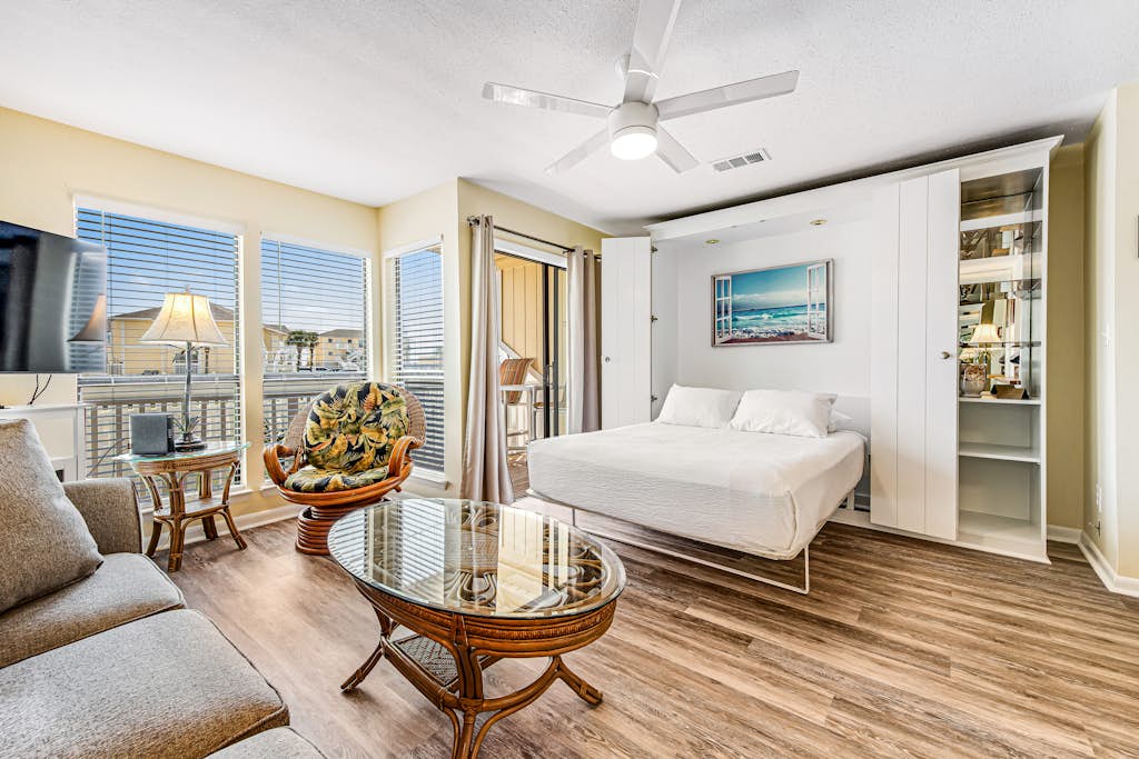 Sparkling Studio with Shared Pools, Hot Tubs, Golf, Tennis, & a Private Beach