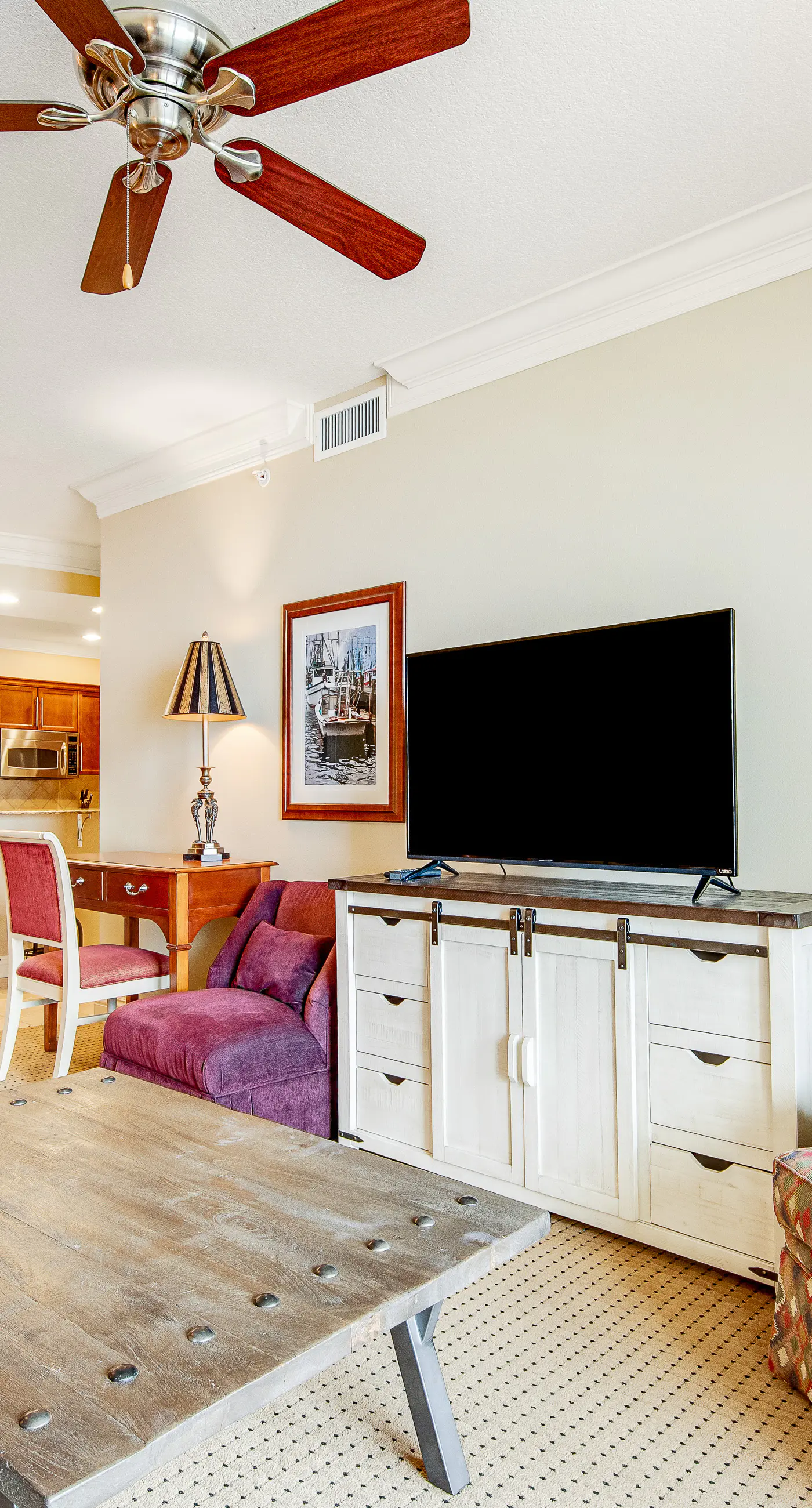 Gulf-view condo with balcony, W/D, AC, pools, hot tubs & gym