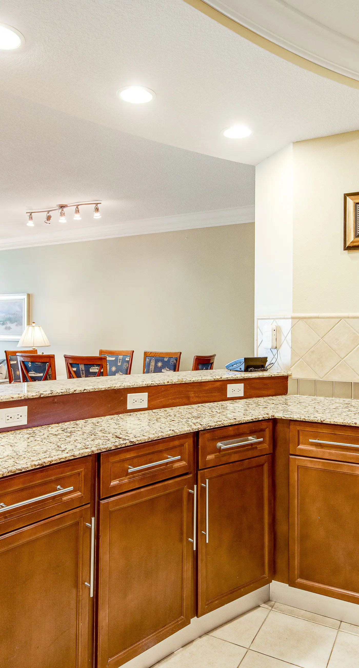 Gulf-view condo with balcony, W/D, AC, pools, hot tubs & gym