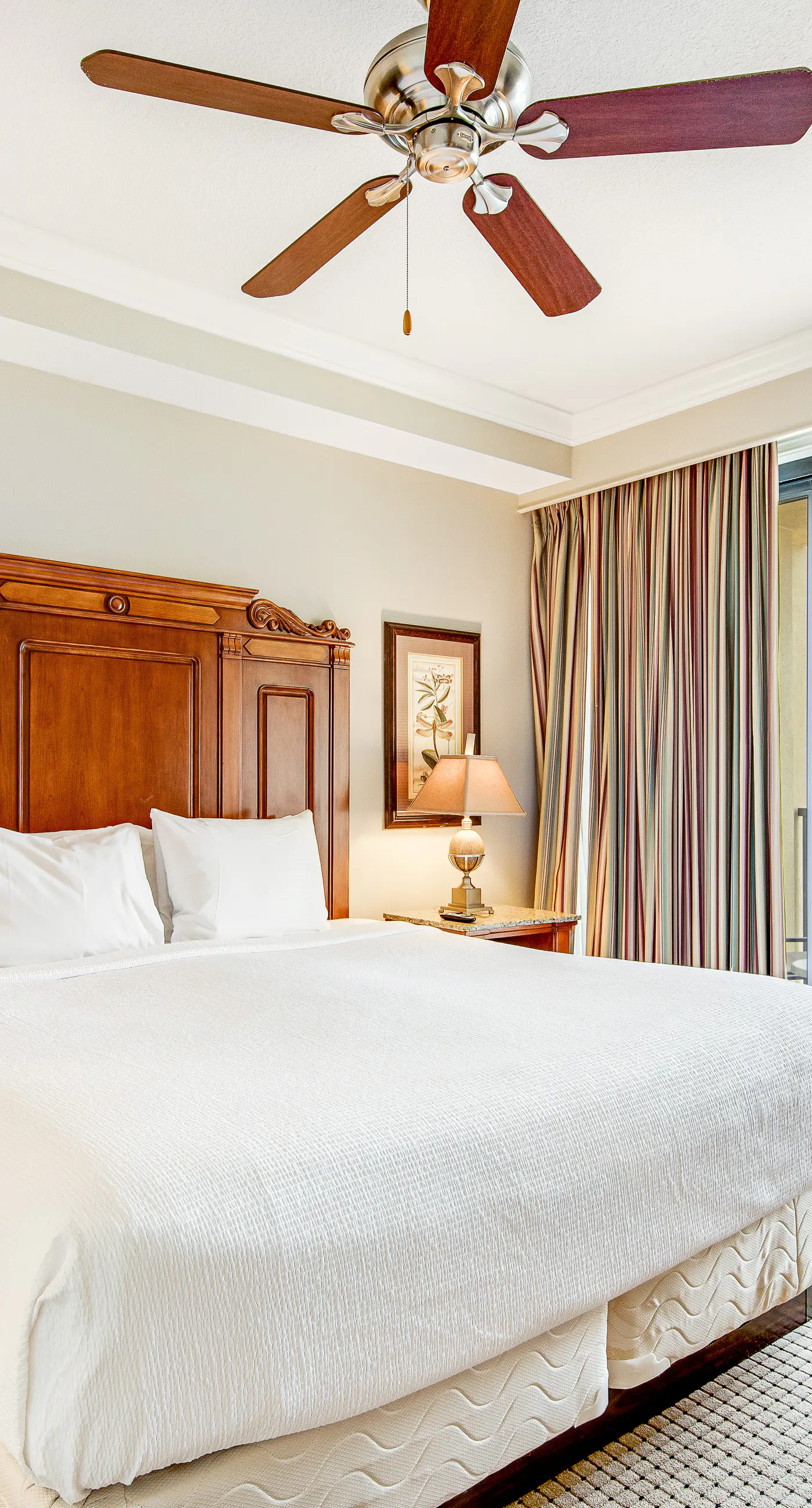 Gulf-view condo with balcony, W/D, AC, pools, hot tubs & gym