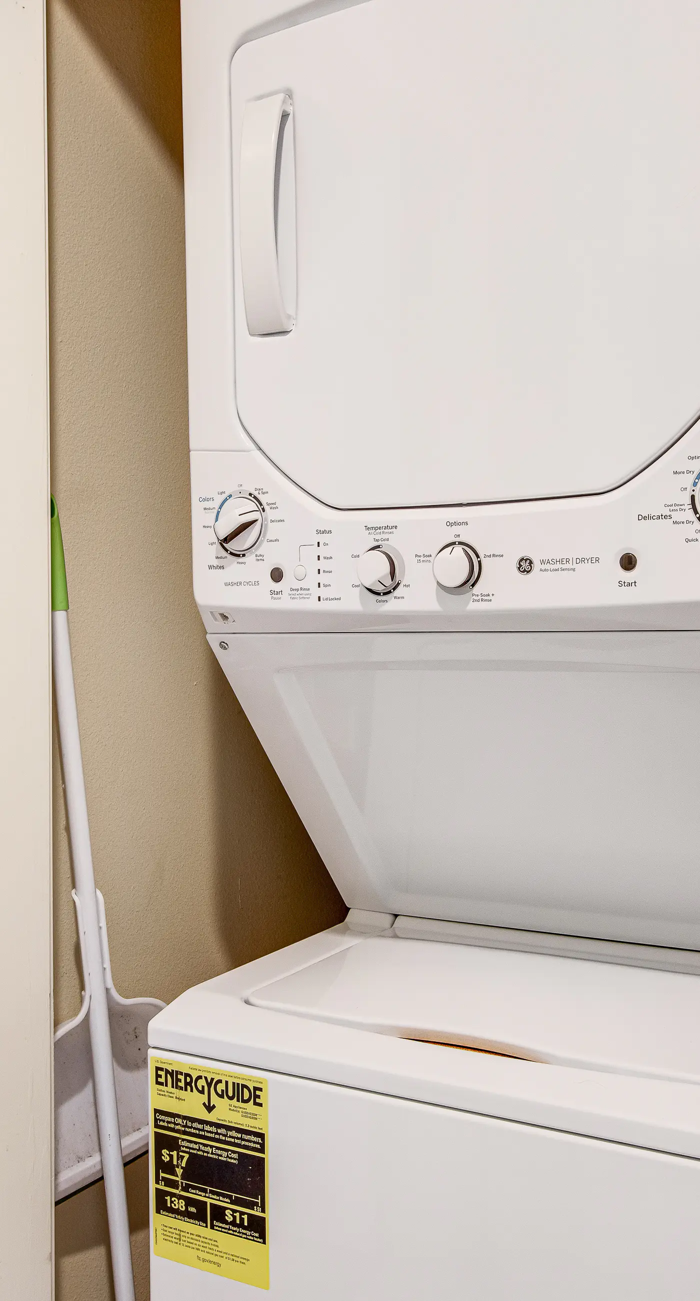 Gulf-view condo with balcony, W/D, AC, pools, hot tubs & gym