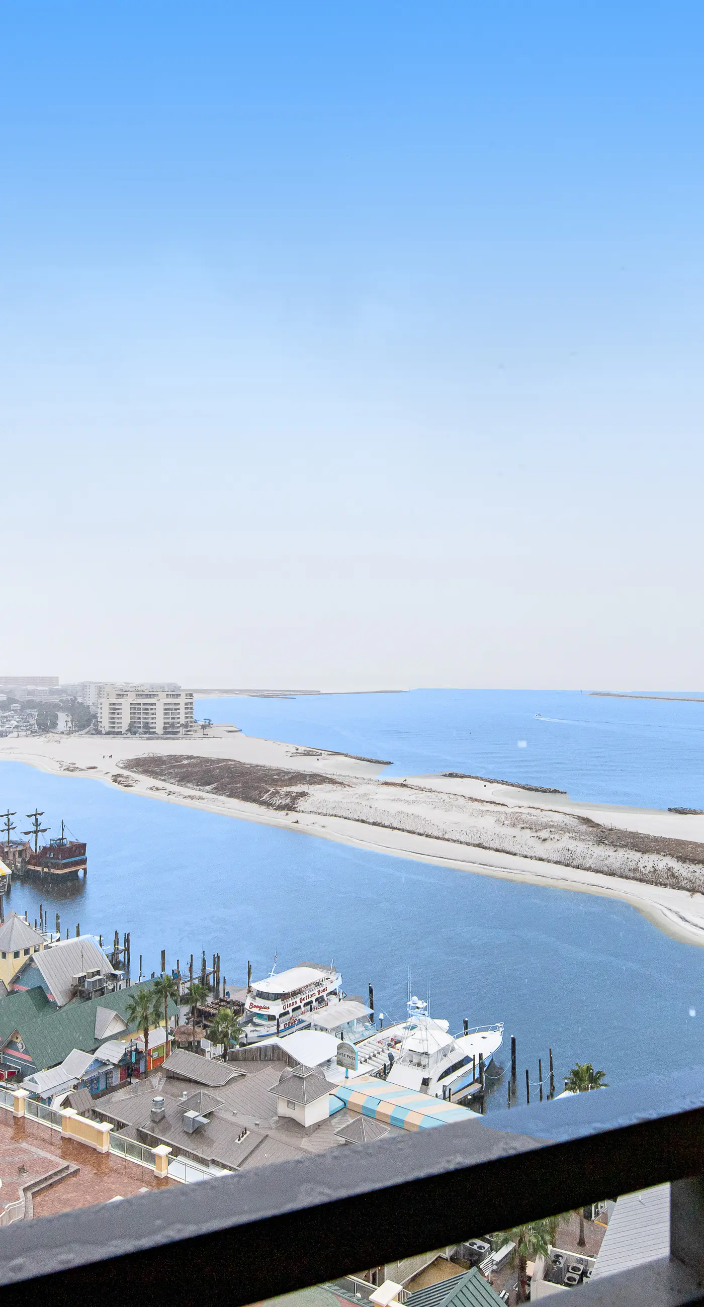 Gulf-view condo with balcony, W/D, AC, pools, hot tubs & gym