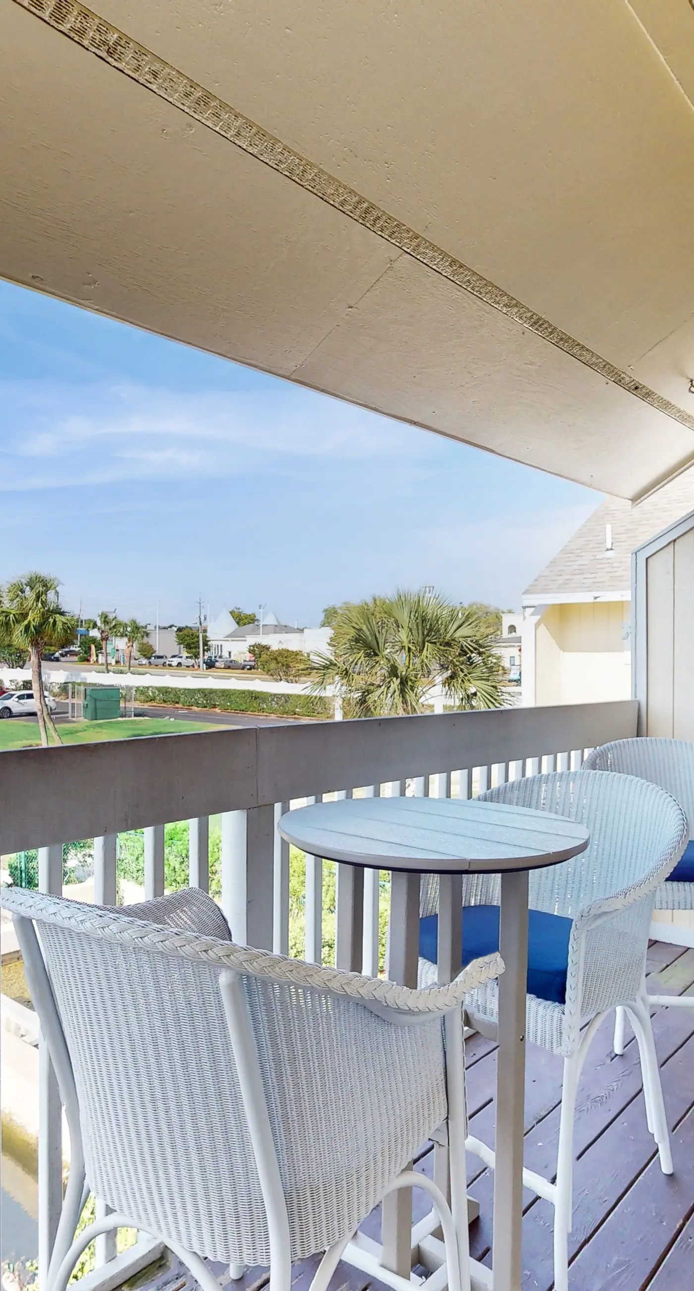 Waterfront condo in private beach resort, best free amenities in Destin!
