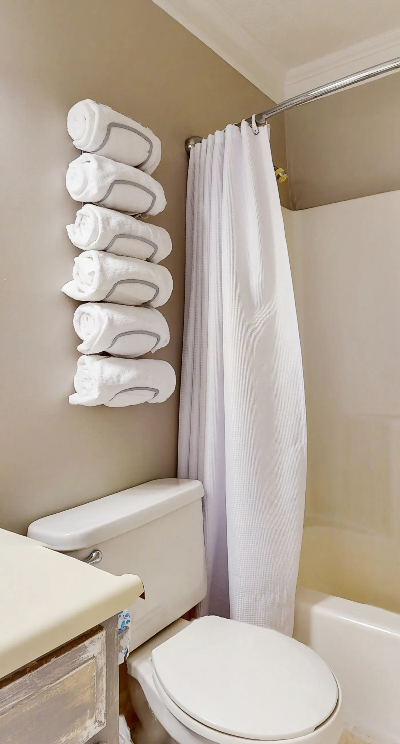 Waterfront condo in private beach resort, best free amenities in Destin!