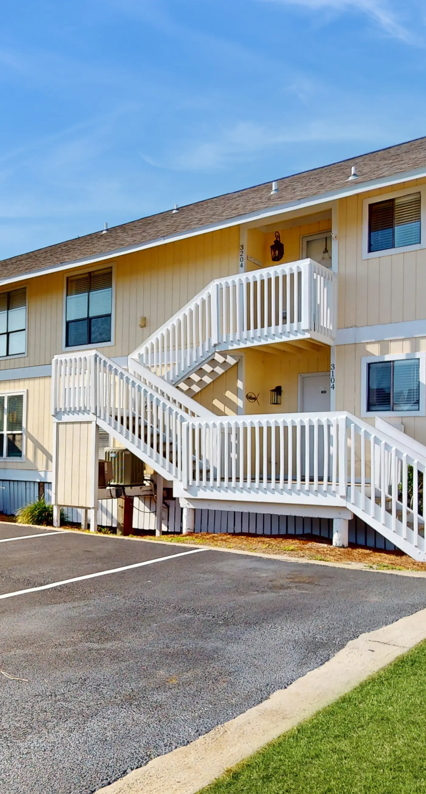 Waterfront condo in private beach resort, best free amenities in Destin!