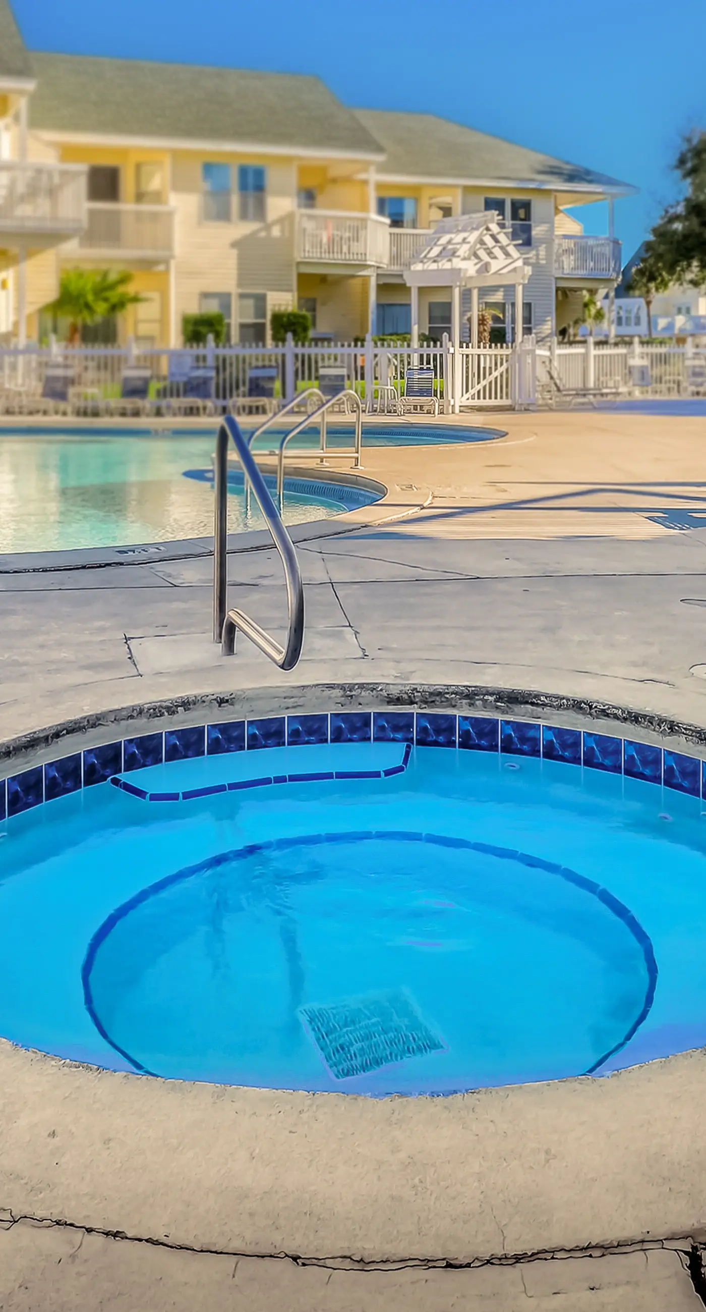 Waterfront condo in private beach resort, best free amenities in Destin!