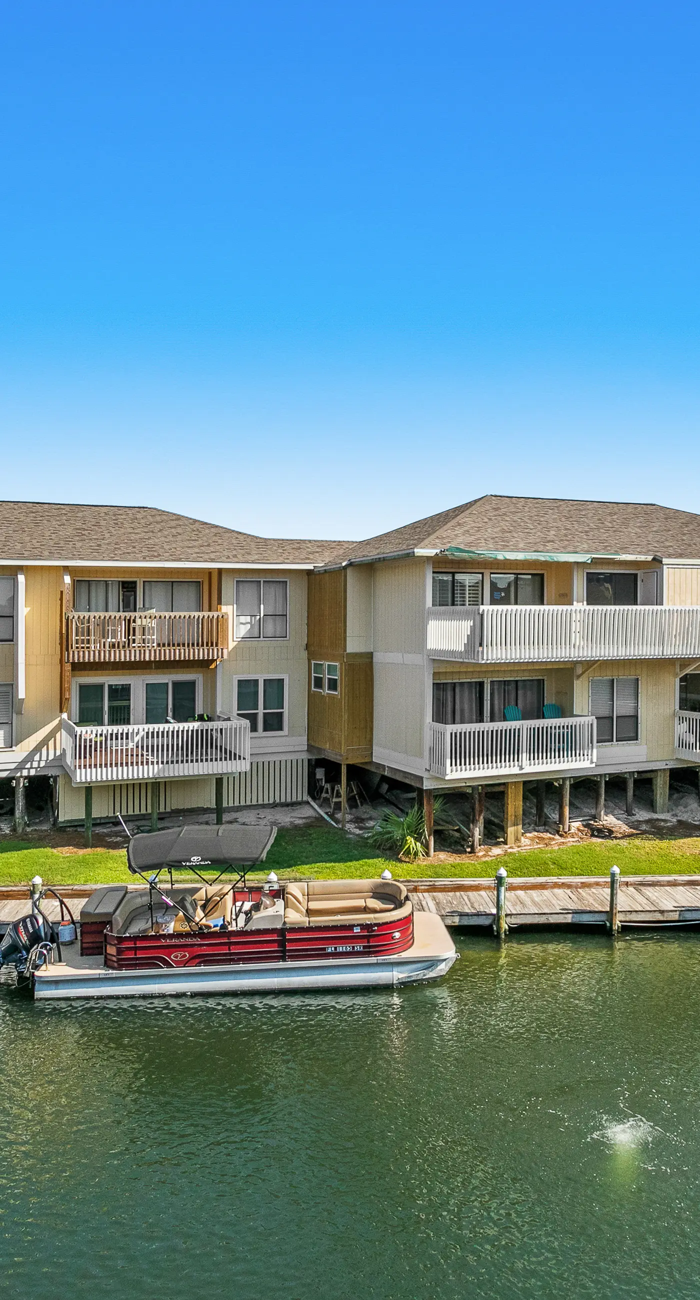 Waterfront condo in private beach resort, best free amenities in Destin!