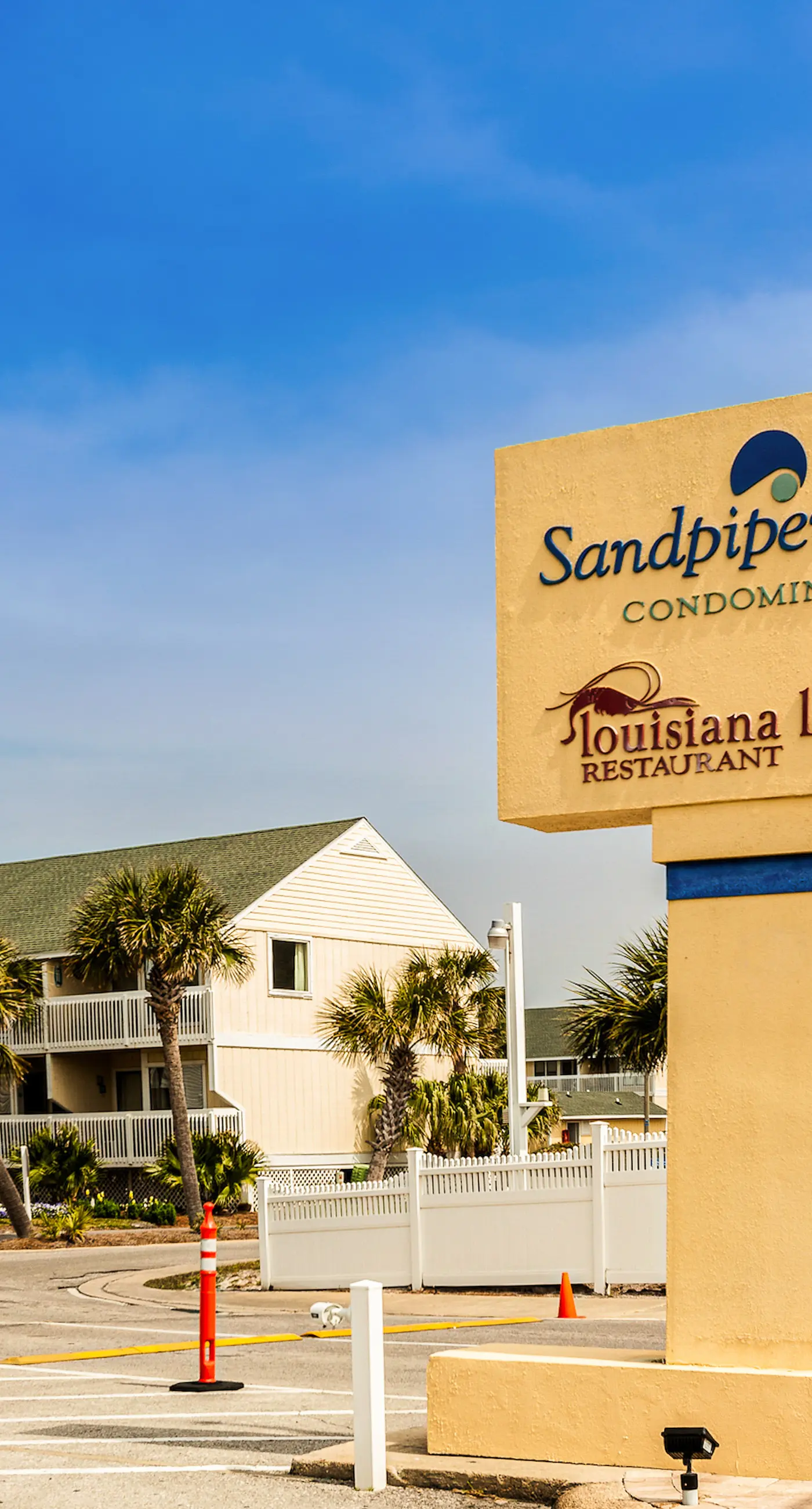 Waterfront condo in private beach resort, best free amenities in Destin!