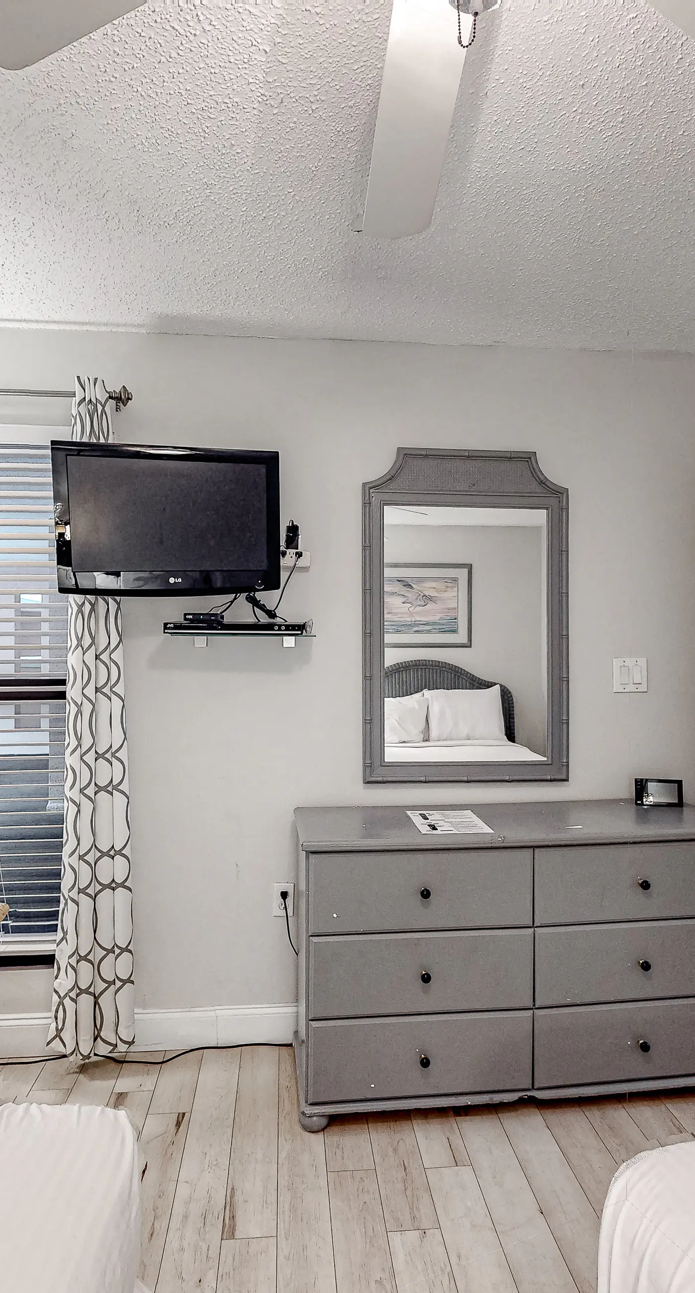 Fourth Floor Oceanfront Condo with Shared Pool, Ocean View, WiFi, W/D, and AC