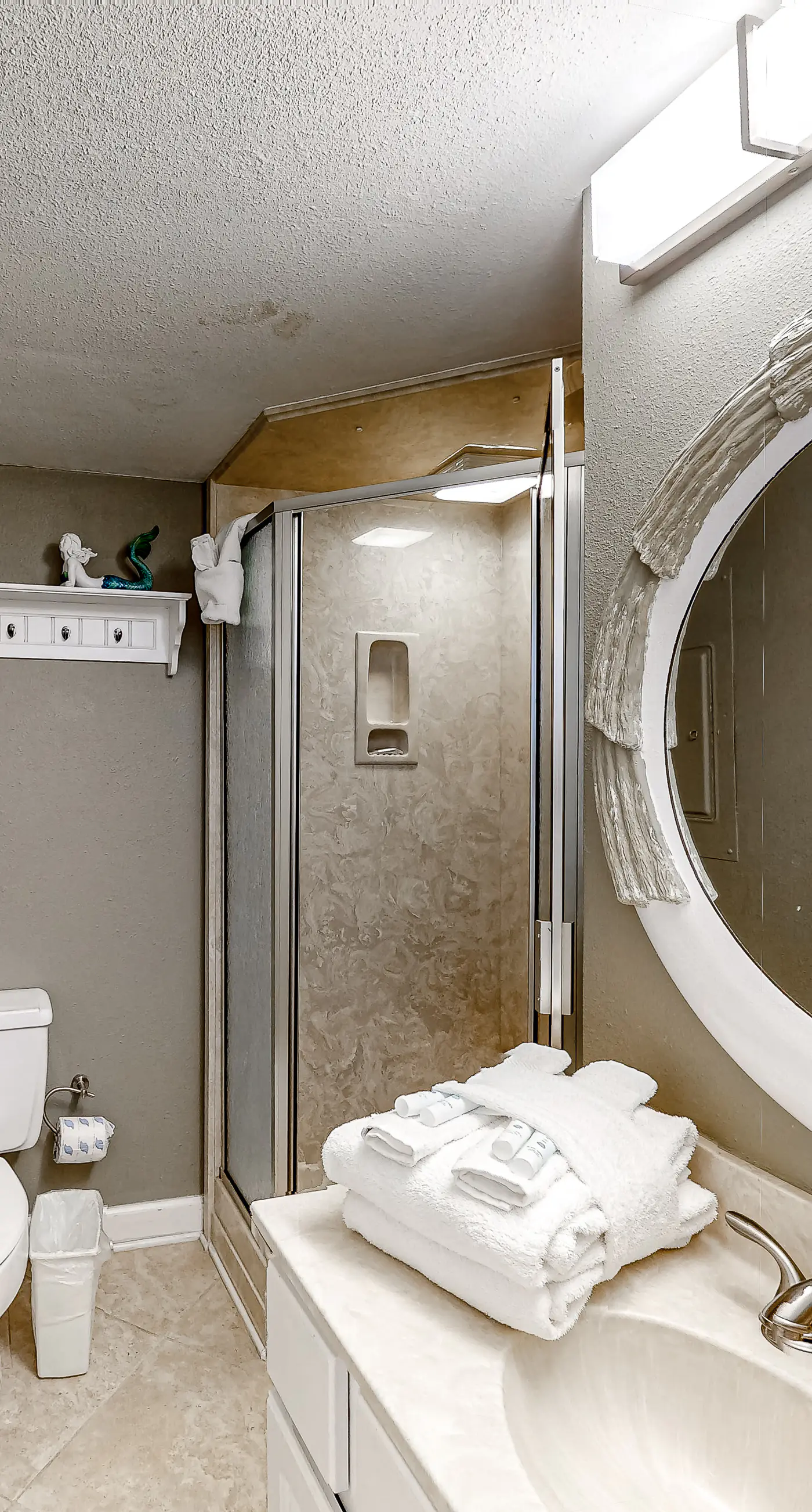 Fourth Floor Oceanfront Condo with Shared Pool, Ocean View, WiFi, W/D, and AC