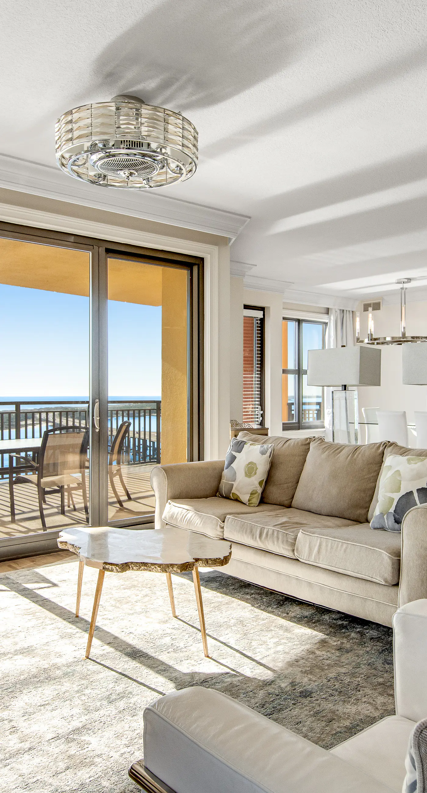 Corner Luxury Condo - Pools, Hot Tubs & Gym - Gulf-View Balcony, WiFi, W/D & AC