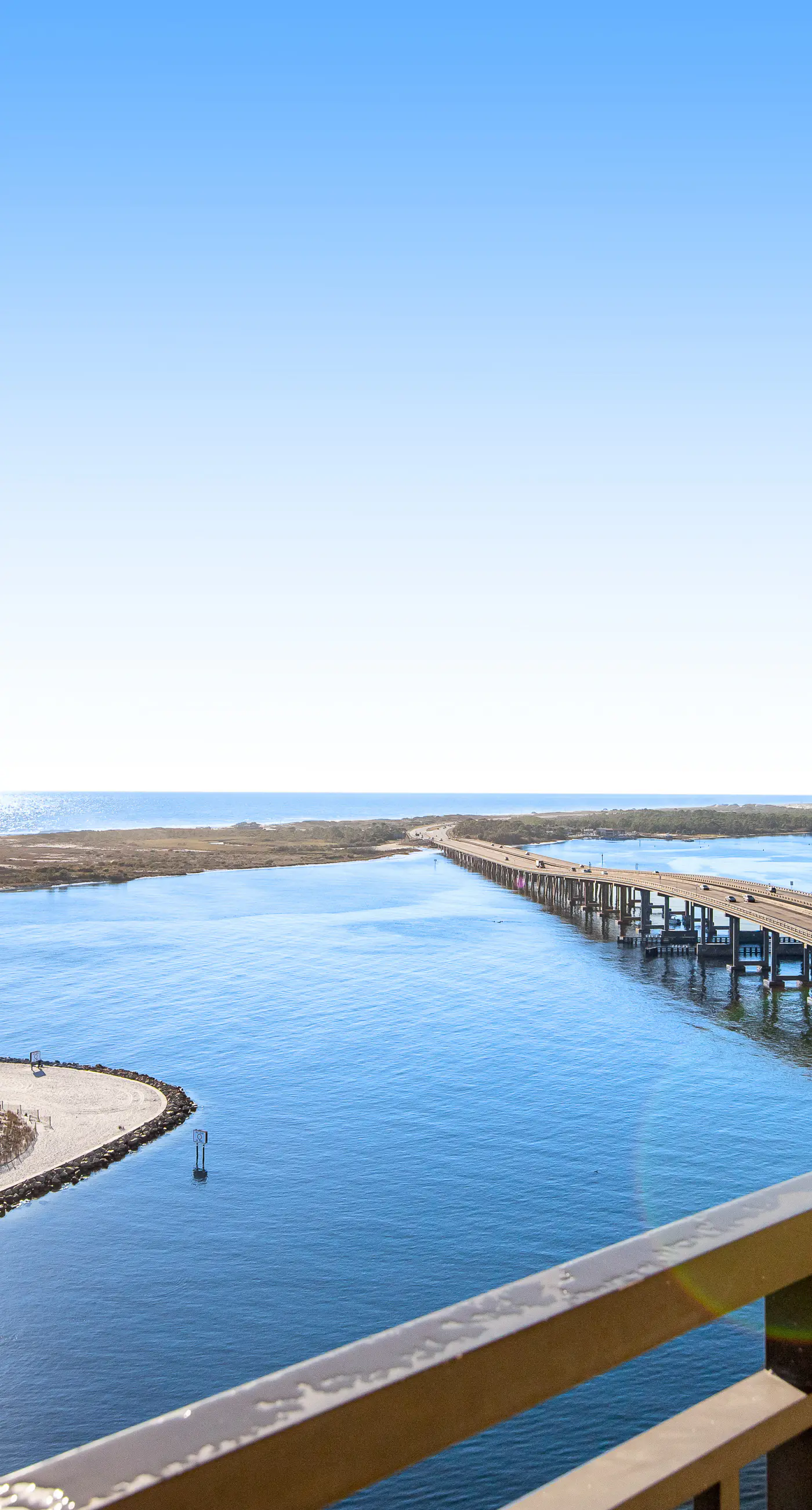 Corner Luxury Condo - Pools, Hot Tubs & Gym - Gulf-View Balcony, WiFi, W/D & AC